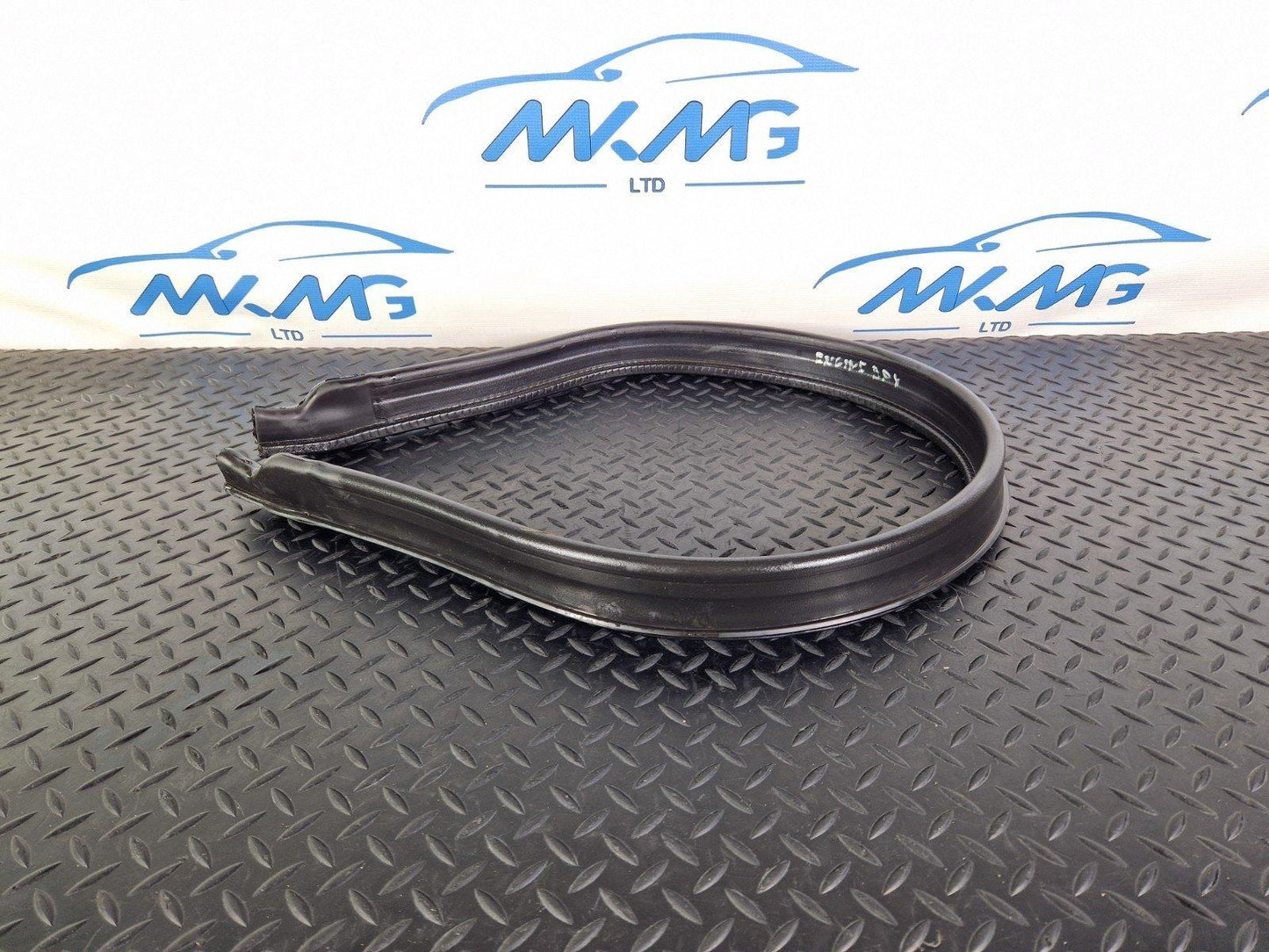 12-18 MERCEDES BENZ B-CLASS W246 GENUINE ENGINE RUBBER SEAL OEM A2468310042