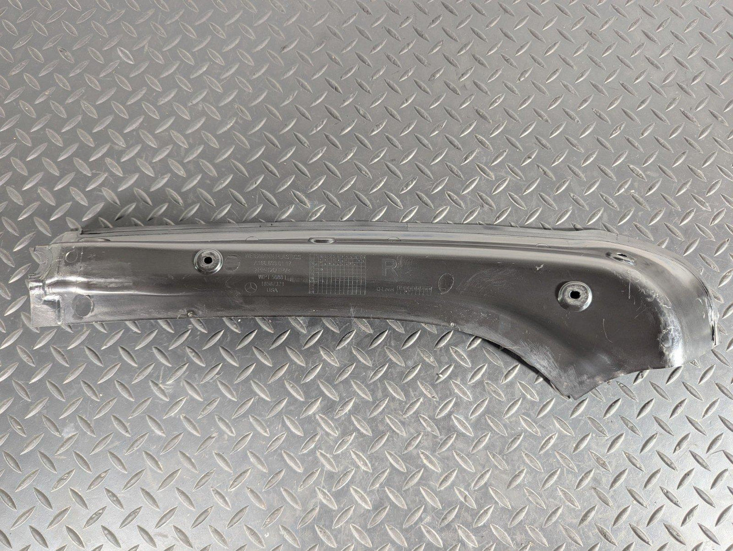 11-19 MERCEDES BENZ ML W166 MOULDING TRIM FOR RAIN GUTTER REAR RIGHT A1666930117