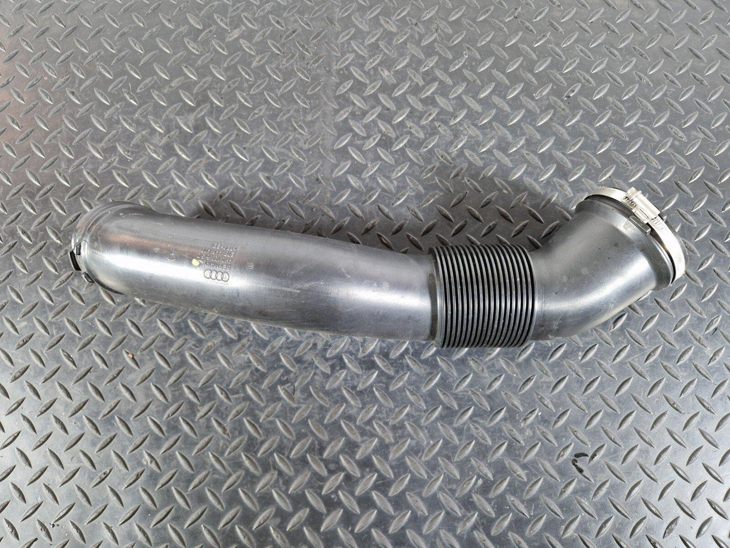10-17 AUDI A8 4H AIR INTAKE PIPE HOSE DUCT 4H0129615D