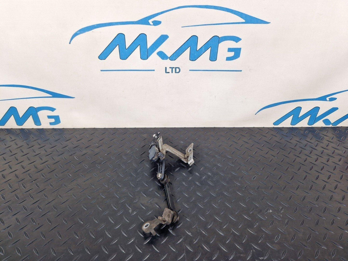 19-ON MERCEDES A CLASS W177 REAR RIGHT HEADLIGHT HEIGHT LEVEL SENSOR A2473205400