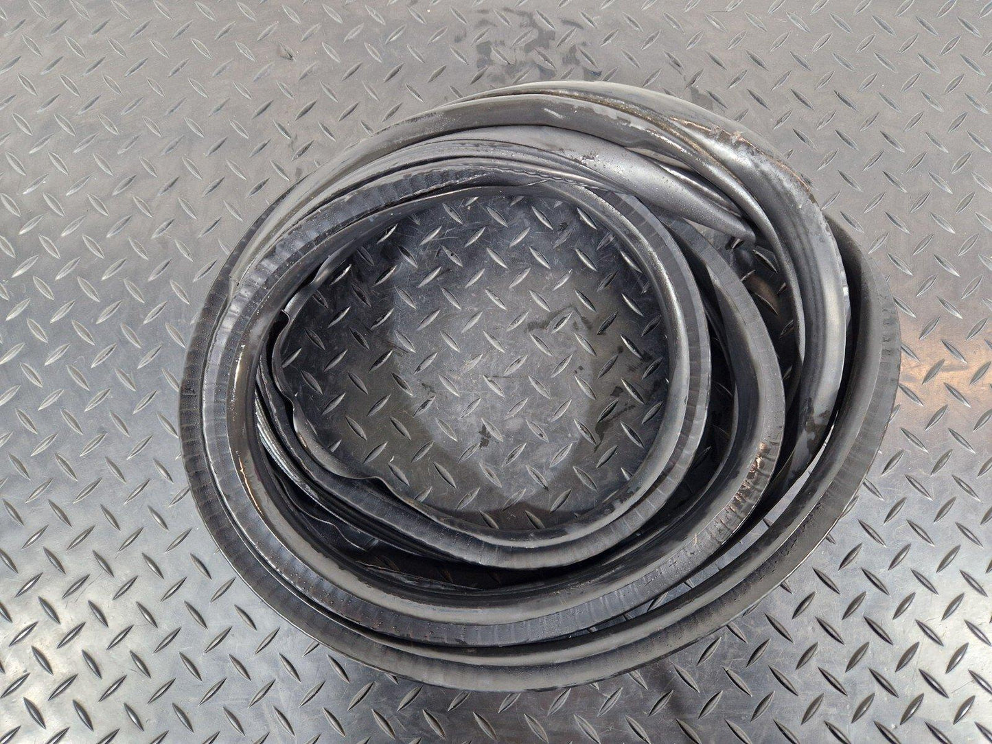 BMW 2 SERIES GRAN TOURER F45 F46 REAR TAILGATE BOOTLID RUBBER SEAL 7474443