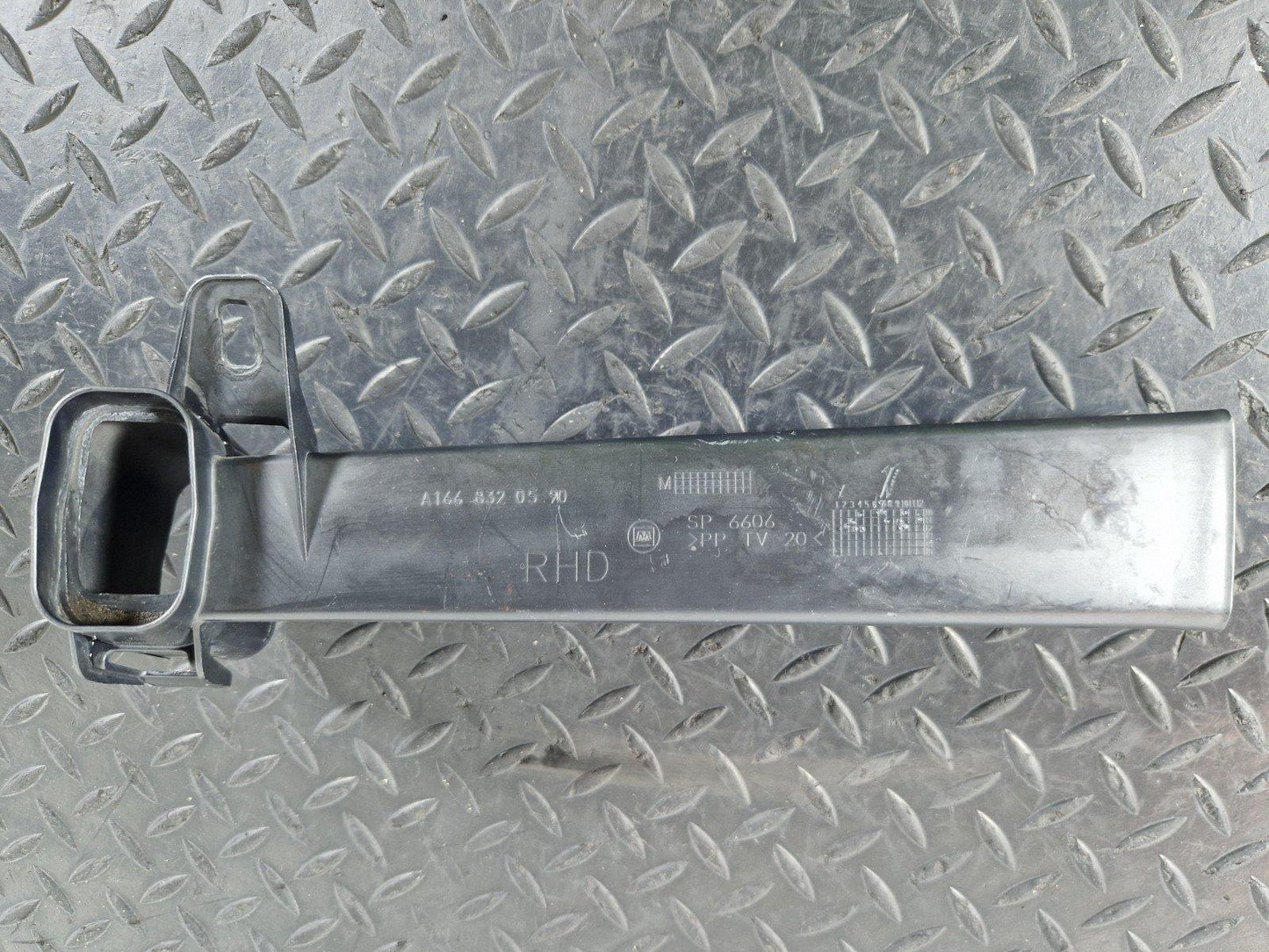 11-19 MERCEDES BENZ ML W166 TRANSVERSE DUCT TOP DRAIN PIPE A1668320590