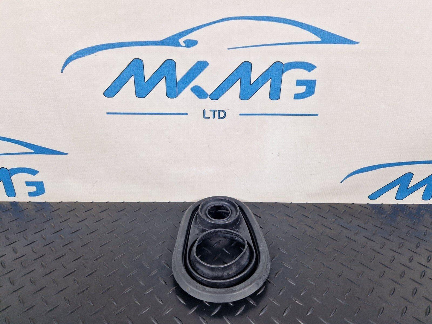19-ON MERCEDES BENZ B CLASS W247 GENUINE FUEL TANK FILLER SEAL CAP A2474711000