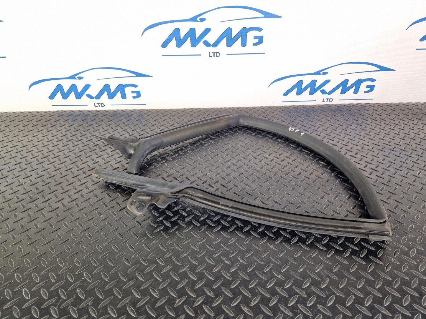15-18 AUDI A7 4G GENUINE OEM REAR RIGHT N/S UPPER DOOR RUBBER SEAL 4G8845696H