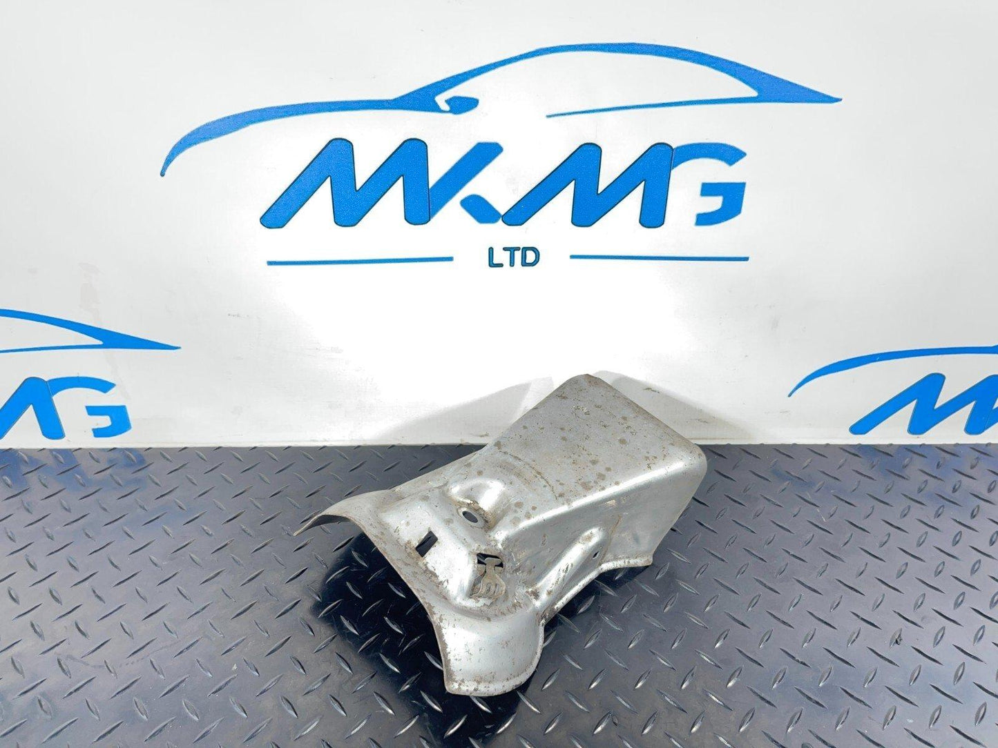 14-21 MERCEDES BENZ C350e W205 Engine Mount Cover A2052400345