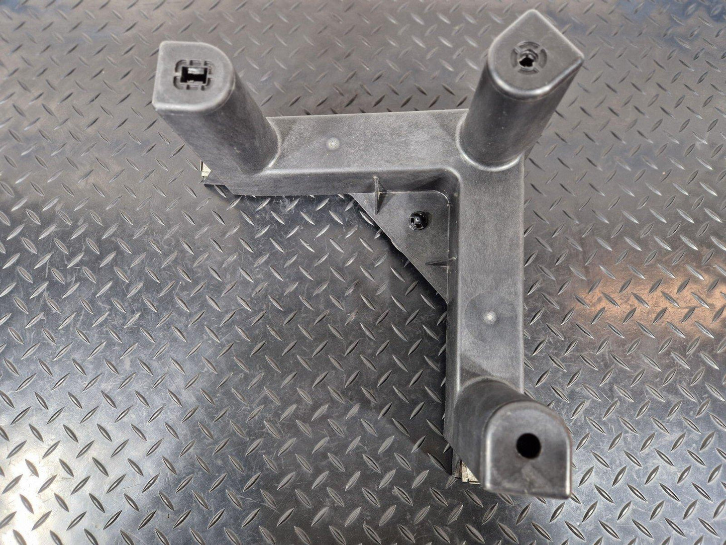 18-ON MERCEDES BENZ A CLASS W177 GENUINE MOUNT BRACKET A1776827500
