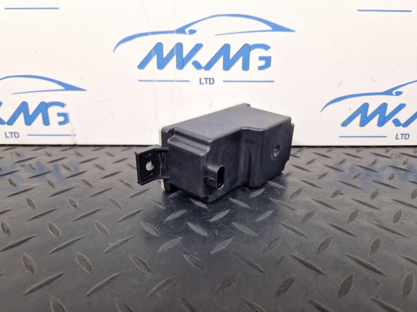 14-21 MERCEDES BENZ C200d W205 CONVERTER REGULATOR CONTROL MODULE A2059053414