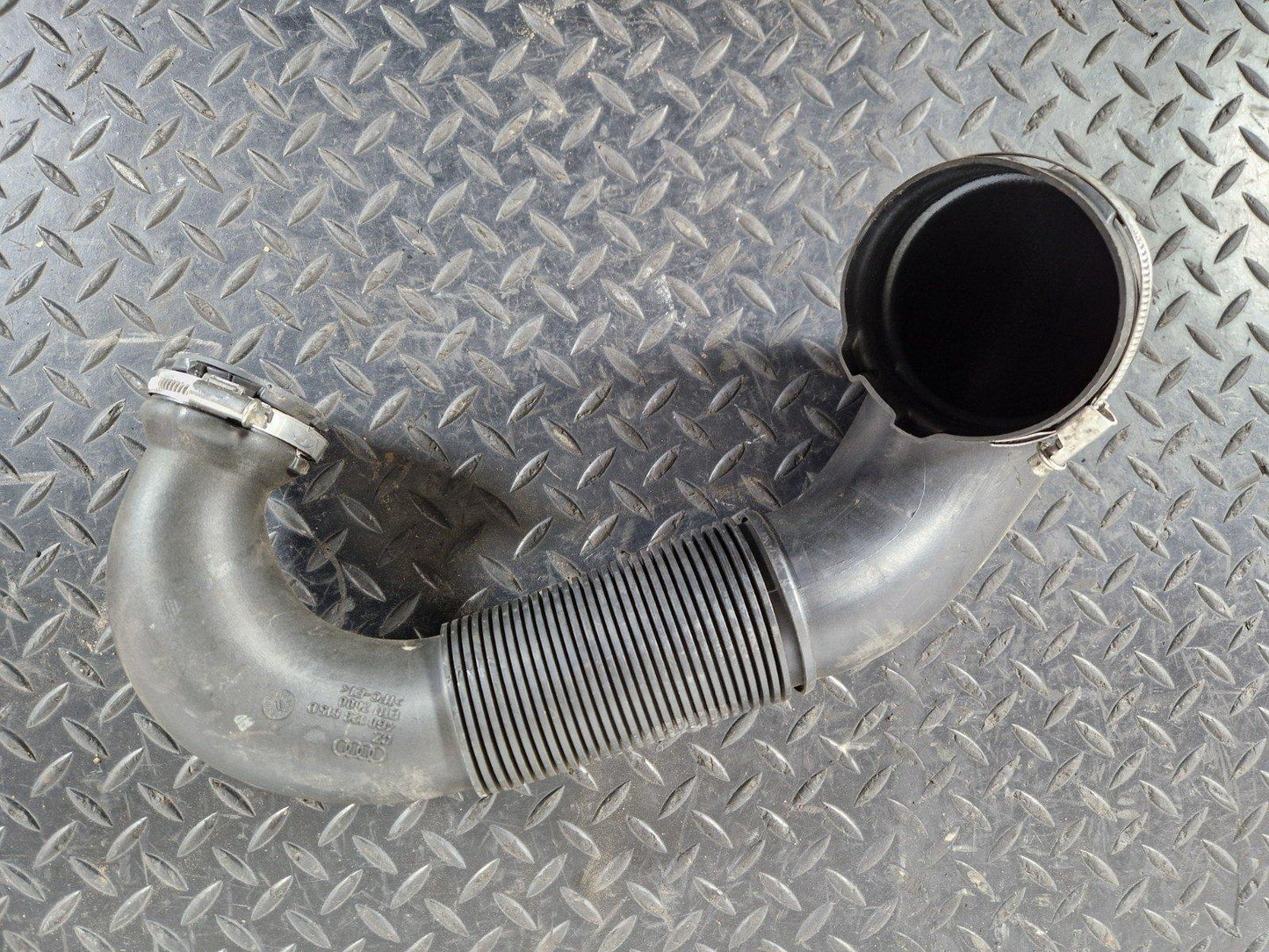 12-18 AUDI A6 C7 2.0 DIESEL CGL GENUINE AIR INTAKE HOSE 4G0129615D