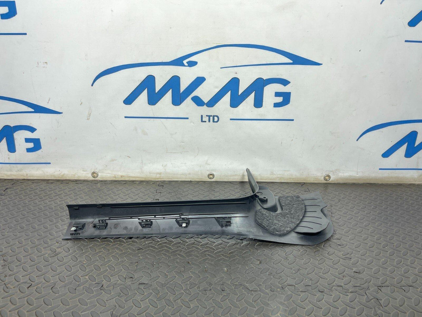 16-19 AUDI A4 B9 SALOON GENUINE FRONT RIGHT DRIVER SIDE FOOTWELL TRIM 8W2867272