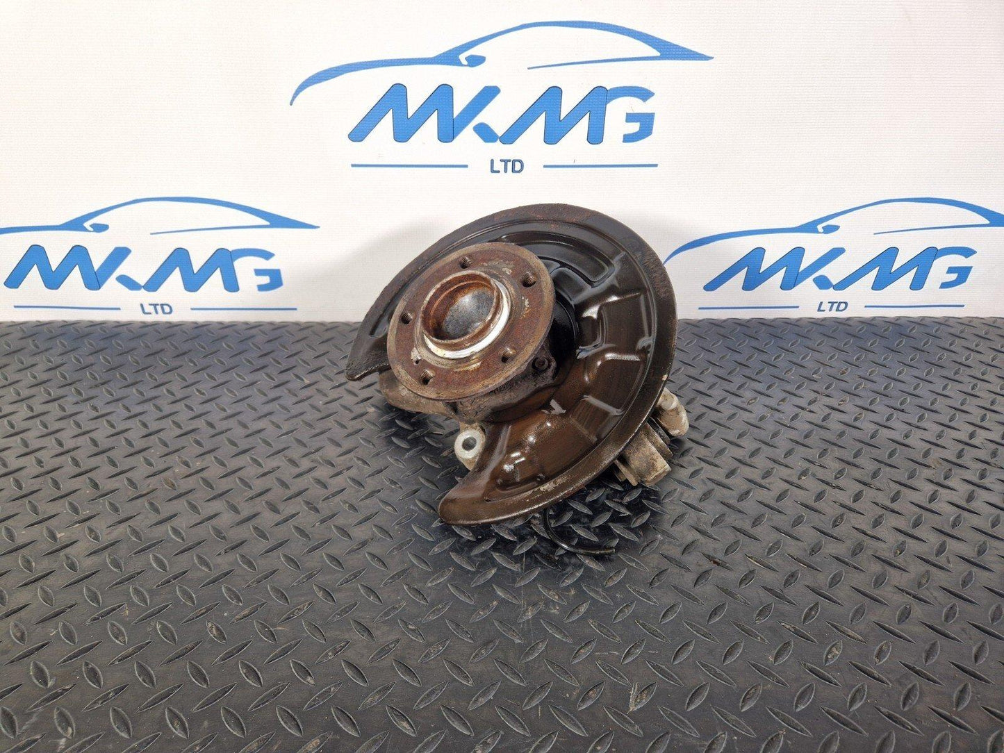 14-20 MERCEDES BENZ GLA X156 GENUINE OEM REAR LEFT N/S WHEEL HUB A2460306
