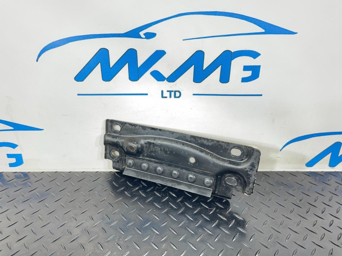 16-19 AUDI A4 B9 MUFFLER MOUNT BRACKET PLATE 8W0803183A