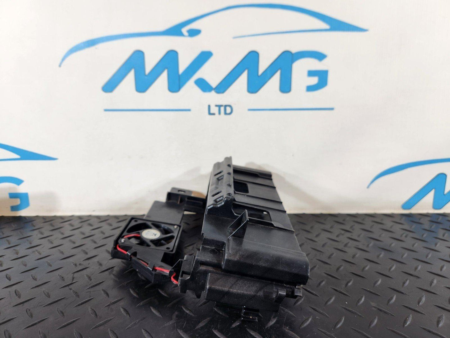 19-ON RANGE ROVER EVOQUE L551 GENUINE TRIM WITH FAN M8D2-12C525-AC M8D212C525AC