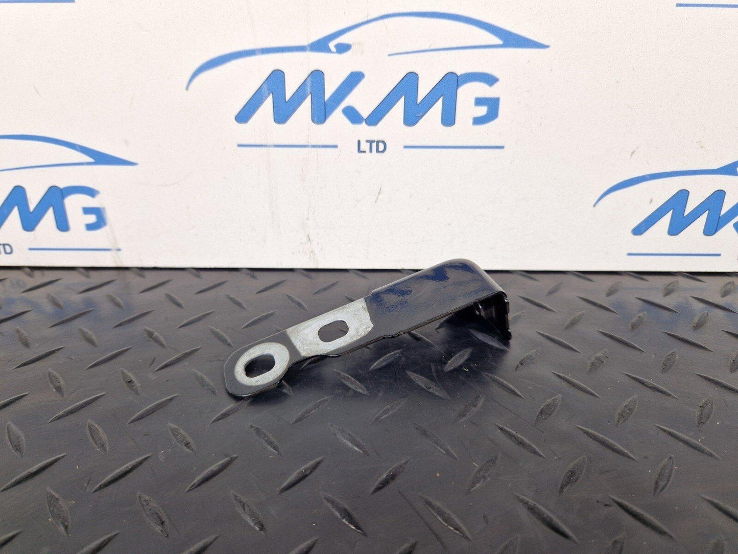 16-24 AUDI A5 F5 GENUINE WING FENDER BRACKET FRONT RIGHT 8W6821434