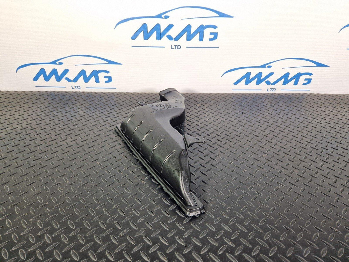 18-ON MERCEDES BENZ SPRINTER W907 W910 DASHBOARD AIR DUCT A9078304801