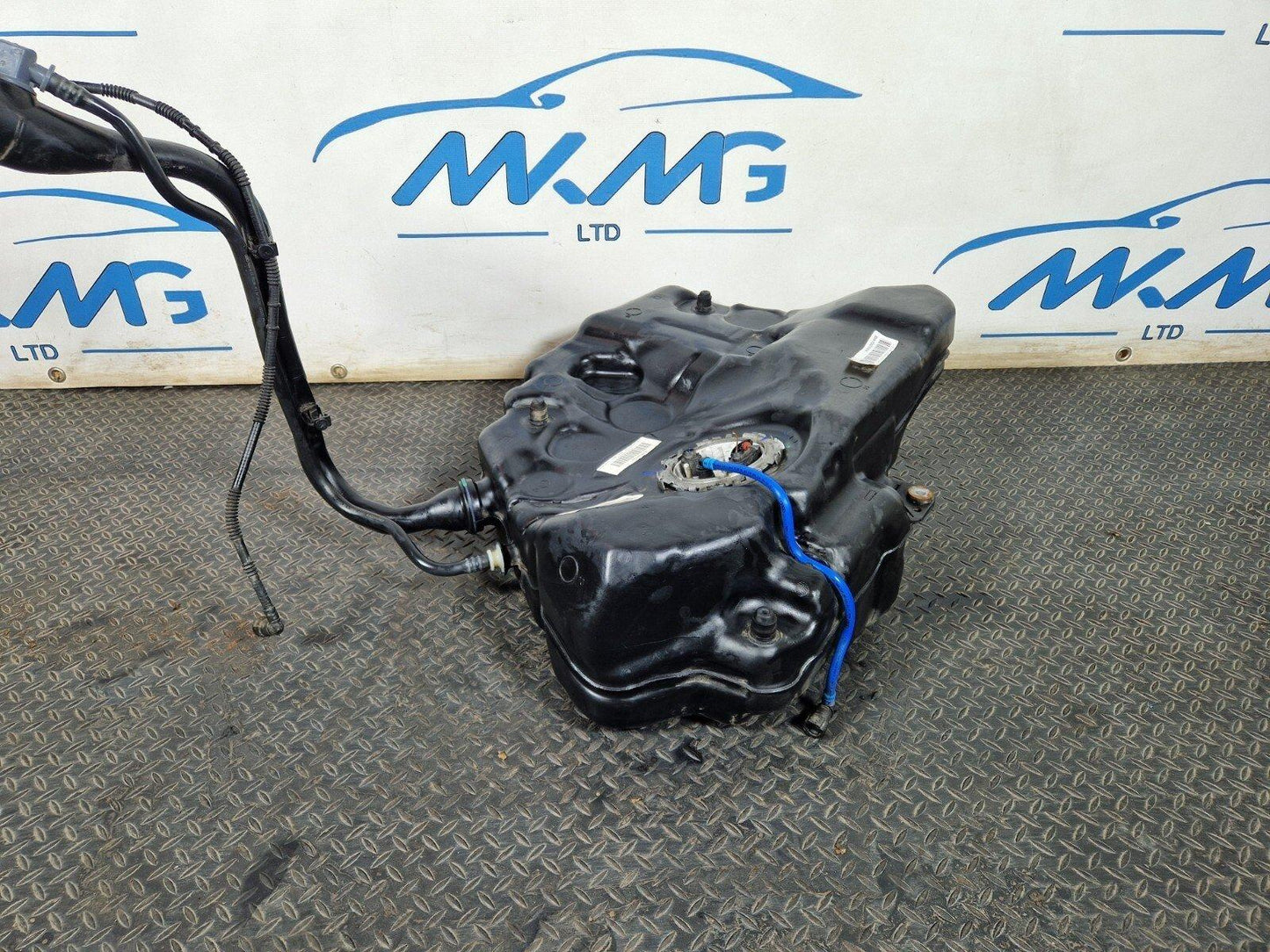 16-24 AUDI A5 F5 GENUINE DIESEL ENGINE FUEL TANK WITH PUMP 8W0201021BP