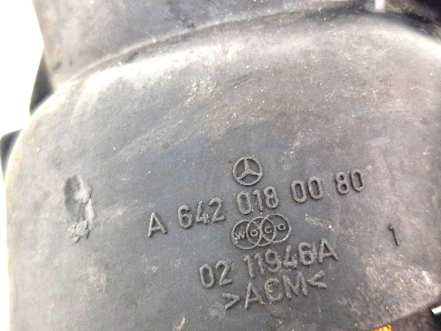 MERCEDES BENZ ML W166 GENUINE ENGINE OIL GASKET CAP A6420180080