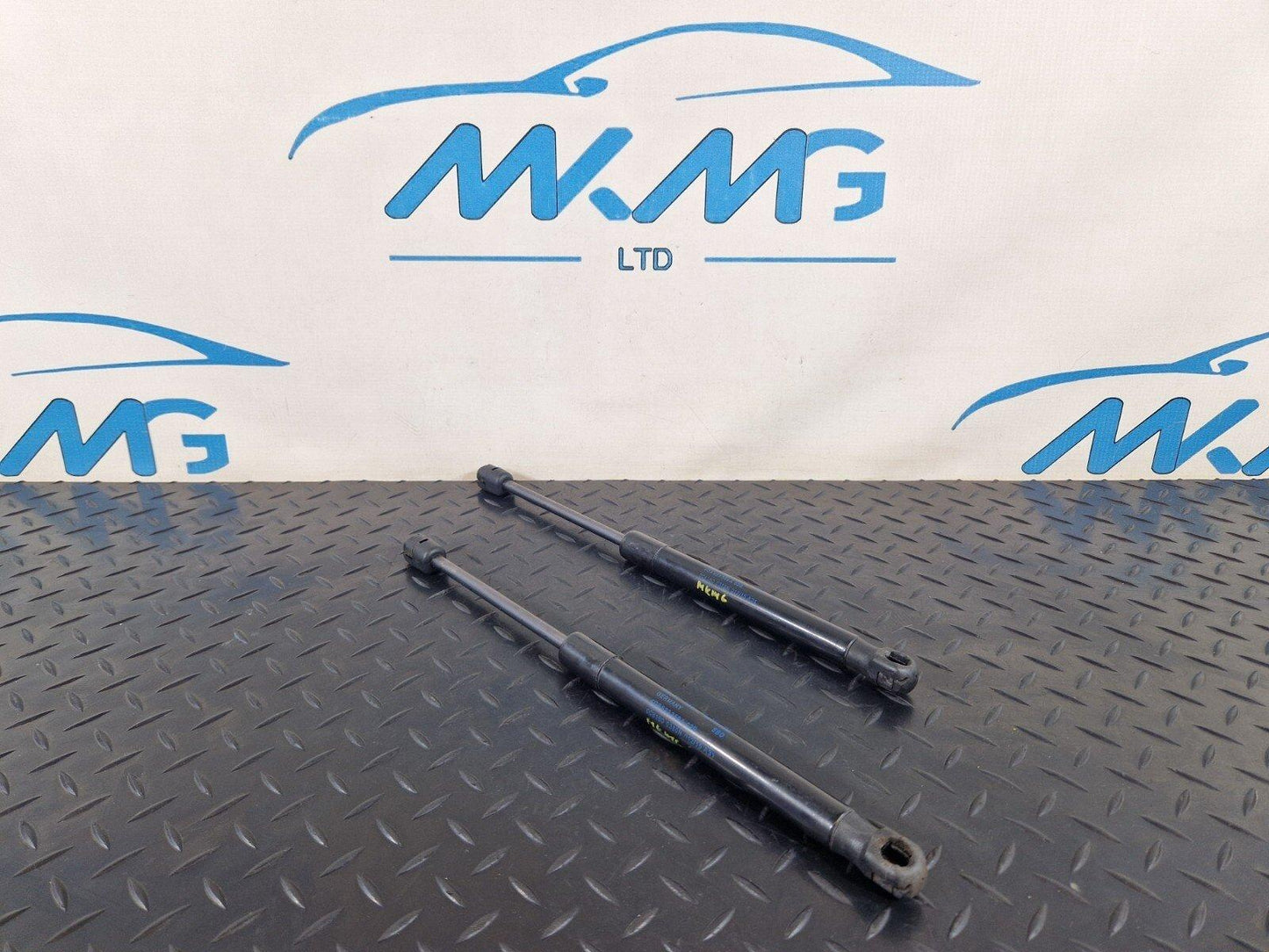 12-18 AUDI A6 C7 GENUINE OEM PAIR OF BONNET HOOD LIFT SUPPORT STRUTS 4G8823359A
