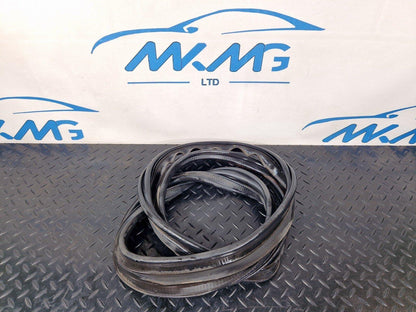 16-19 AUDI A4 B9 SALOON GENUINE TAILGATE BOOT LID RUBBER SEAL 8W5827705C