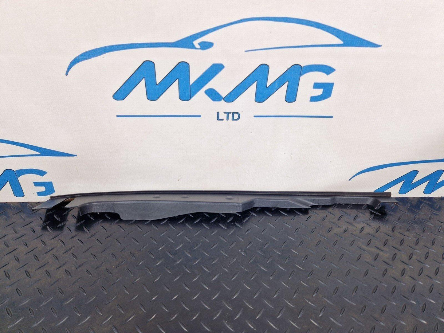 16-23 AUDI S5 COUPE GENUINE RIGHT FENDER PROTECTION COVER 8W6820582E