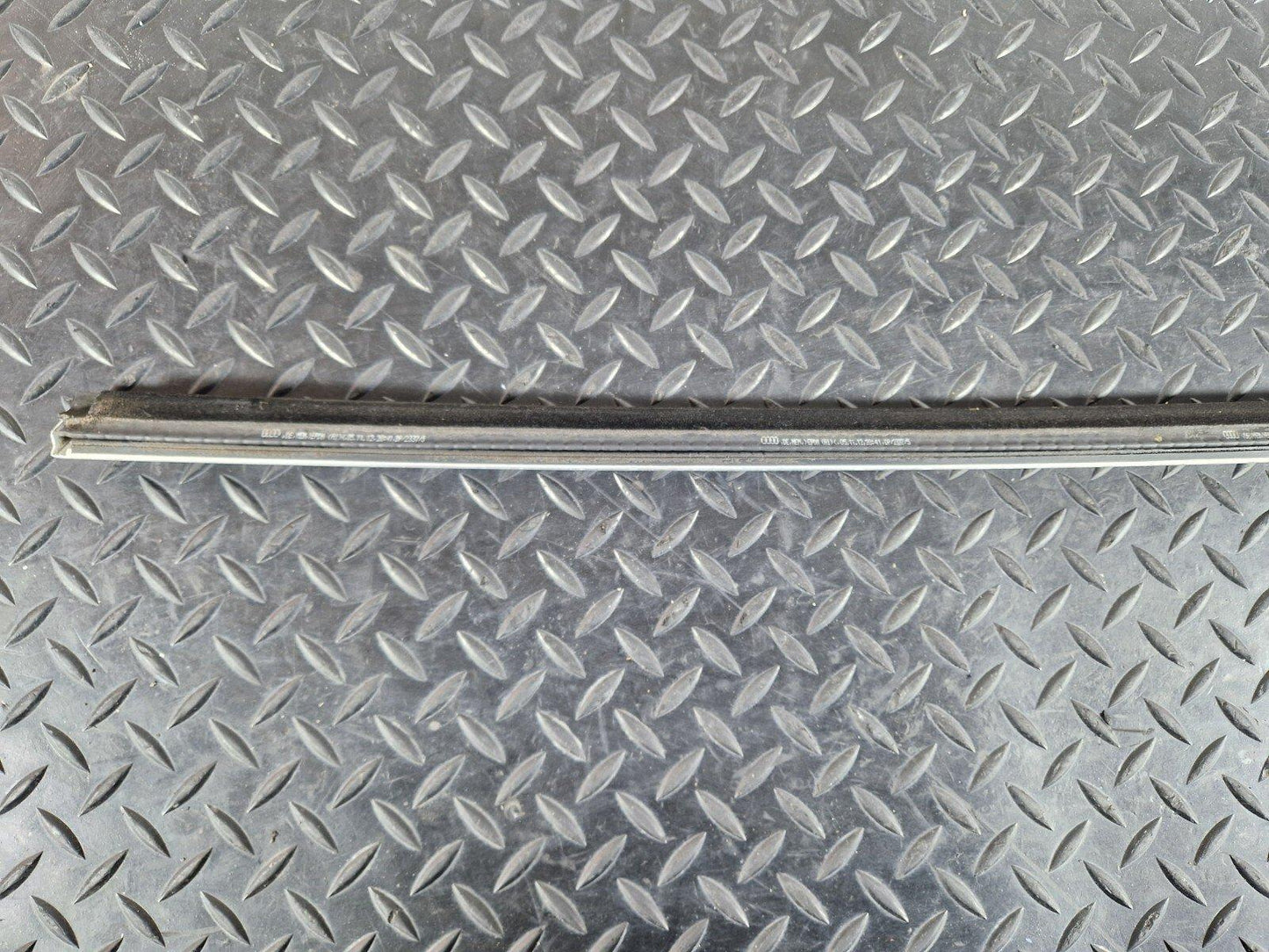 12-17 AUDI S5 CONVERTIBLE REAR RIGHT DRIVER SIDE WINDOW TRIM STRIP 8F0853764E