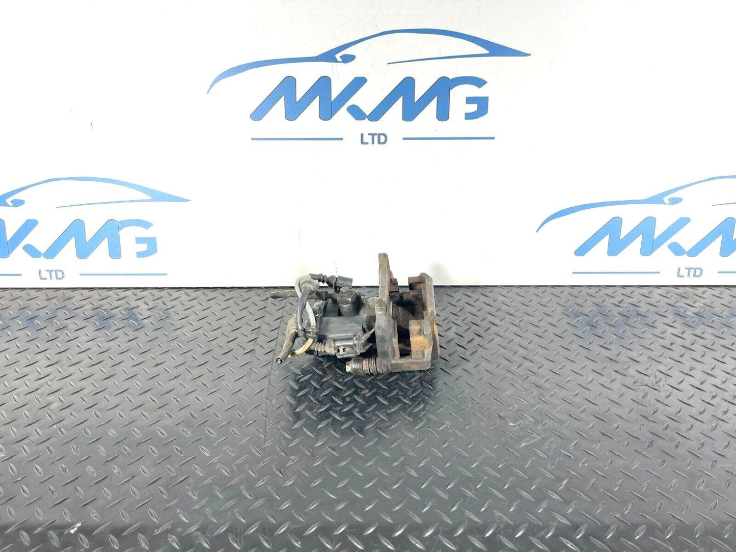 16-19 AUDI A4 B9 GENUINE REAR UK LEFT ELECTRIC BRAKE CALIPER 8W0615405AA