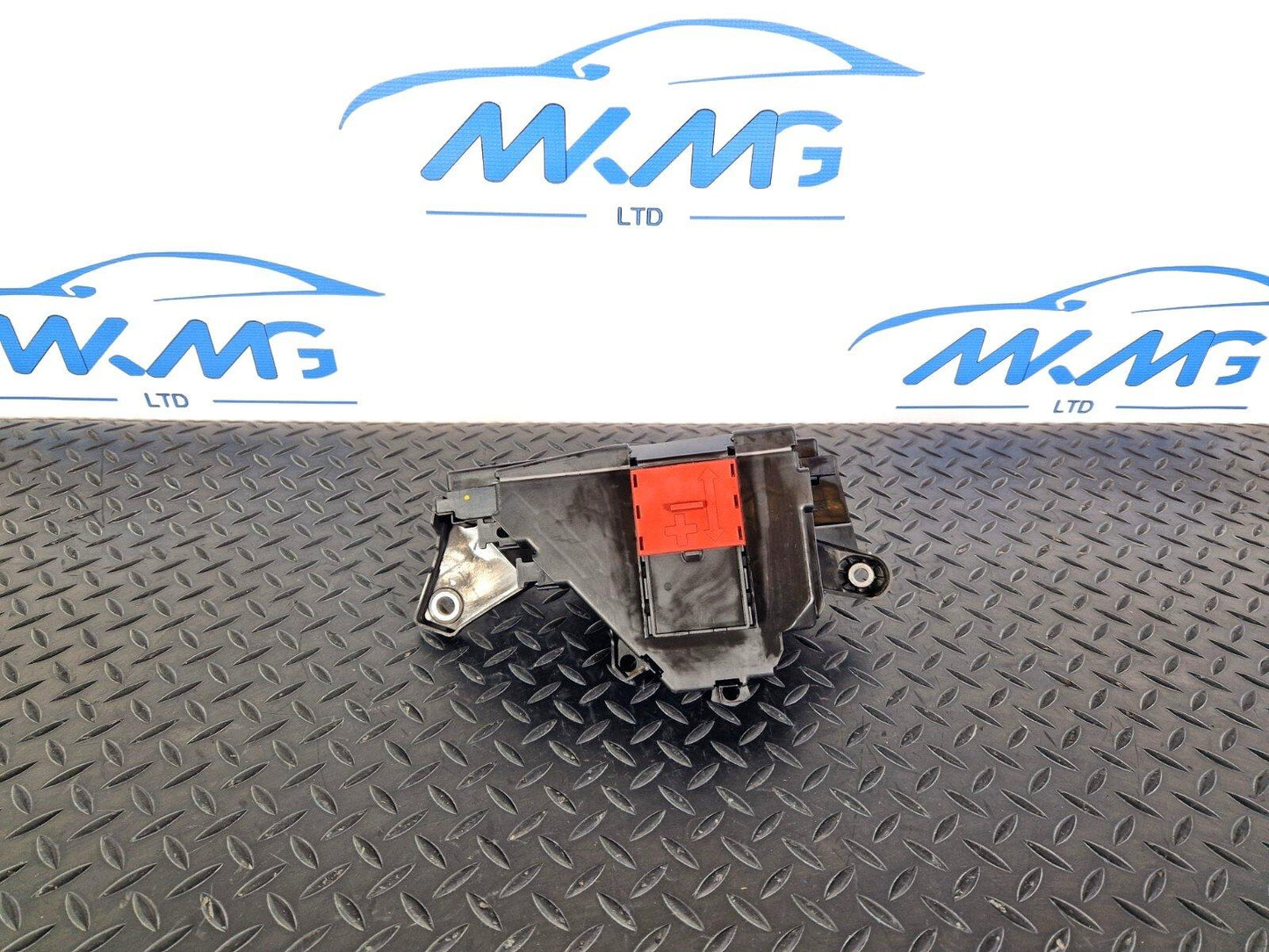 14-21 MERCEDES BENZ C200d W205 OEM FUSE RELAY BOX A2055407011