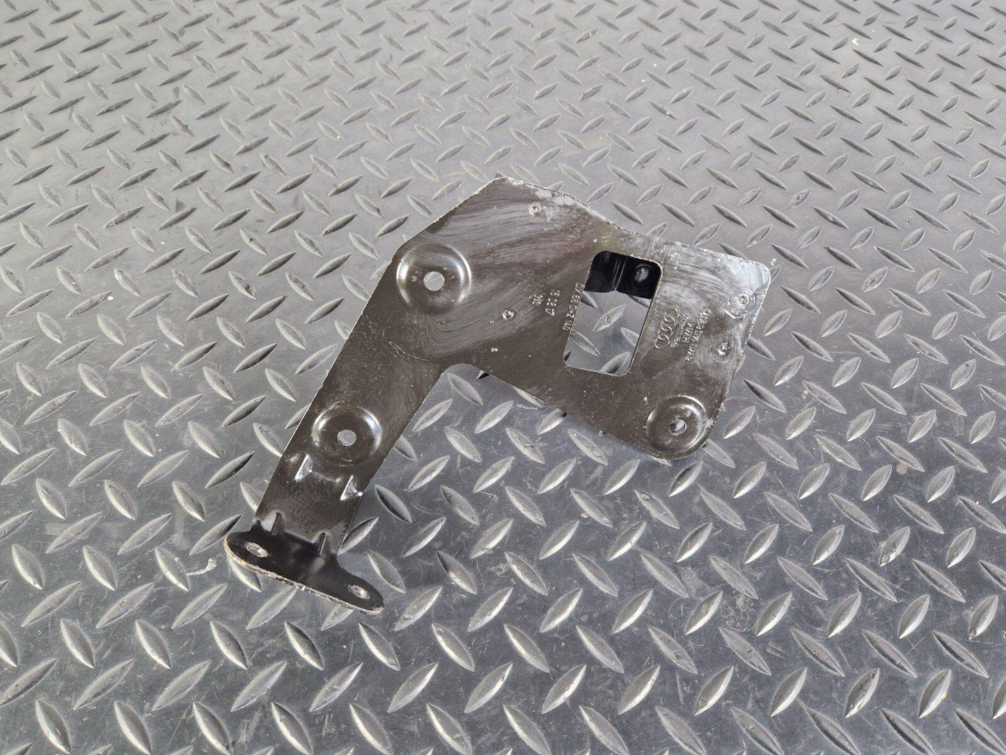 15-18 AUDI A7 4G GENUINE OEM COOLANT PUMP BRACKET 8W0145896C 8W0145879B