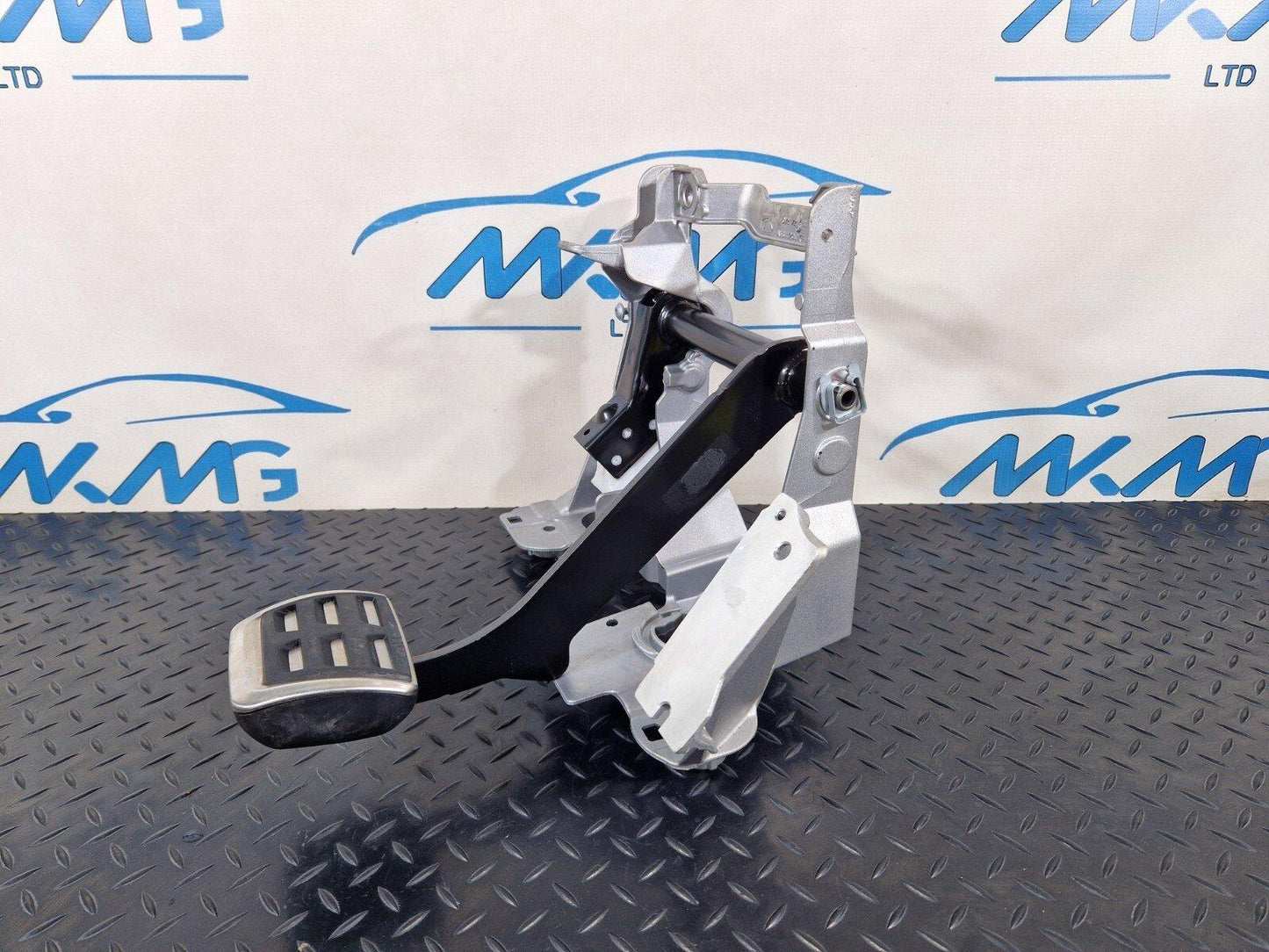 16-19 AUDI A4 AVANT B9 S-LINE BRAKE PEDAL ASSEMBLY BRACKET MOUNT 8W2723117