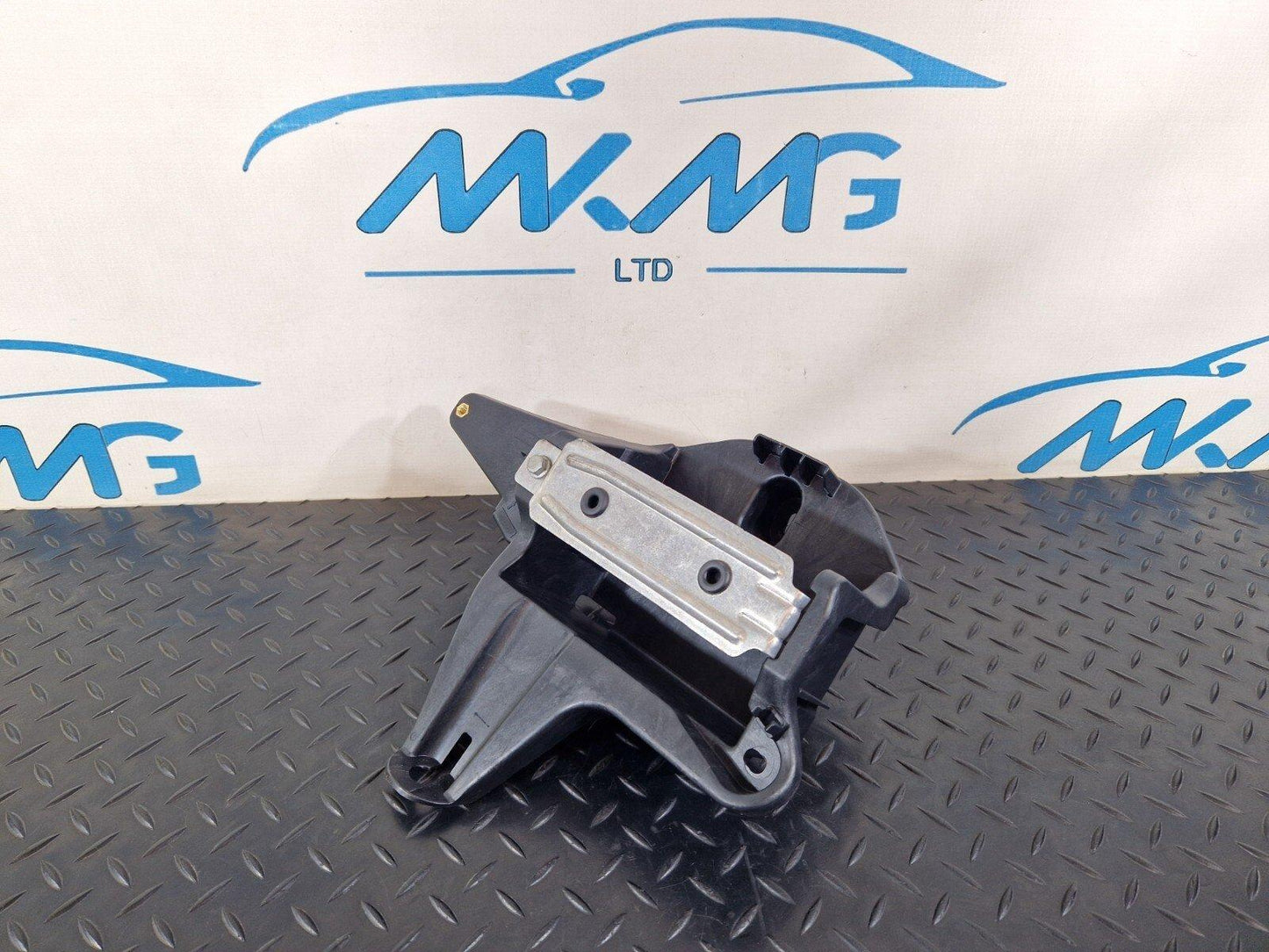 14-21 MERCEDES BENZ C300h W205 GENUINE BATTERY HOLDER BRACKET A2055451640