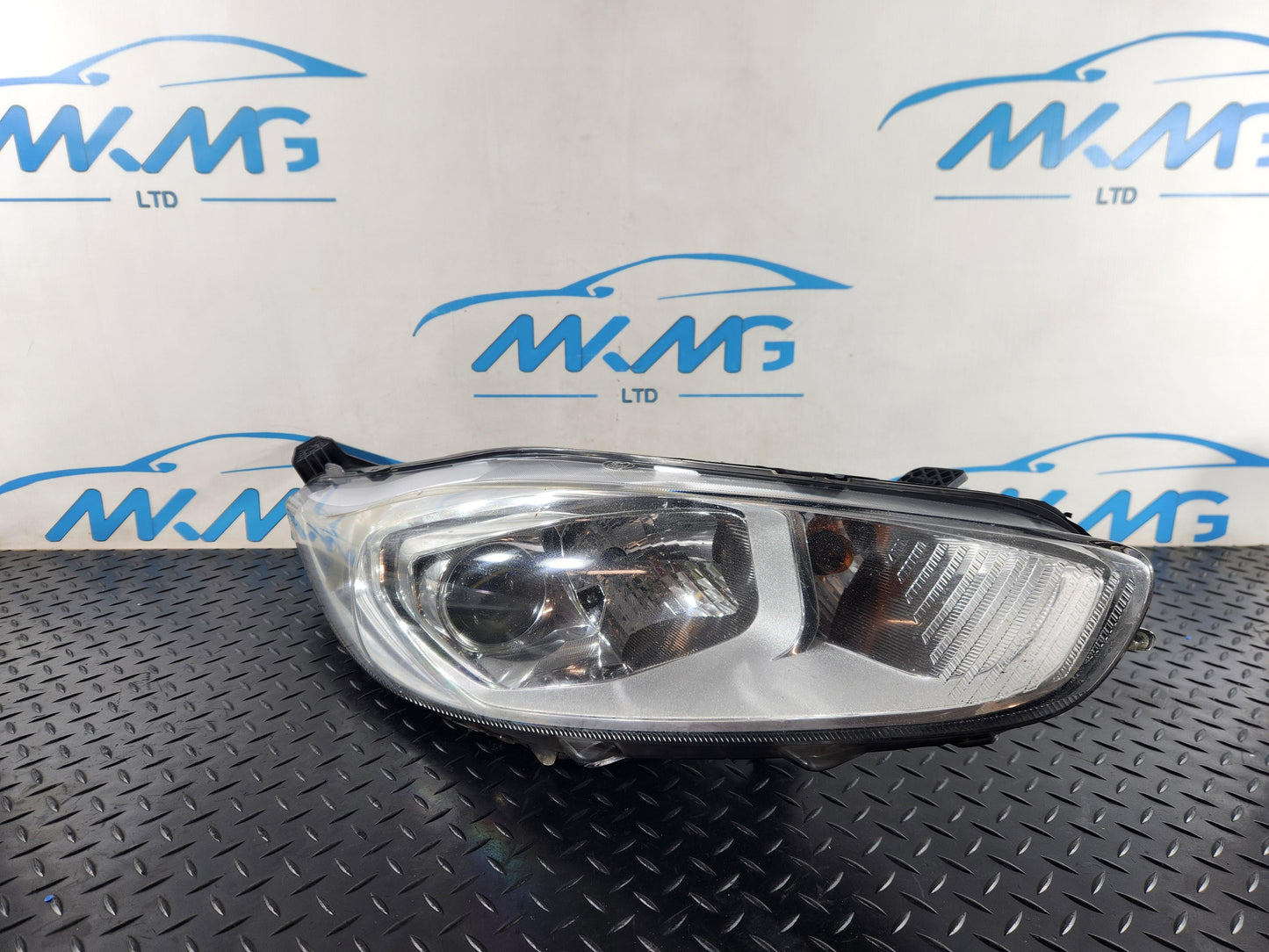 Ford Fiesta MK6 Headlight Right O/S Driver Side C1BB-13W029-EE (Damaged Bracket)