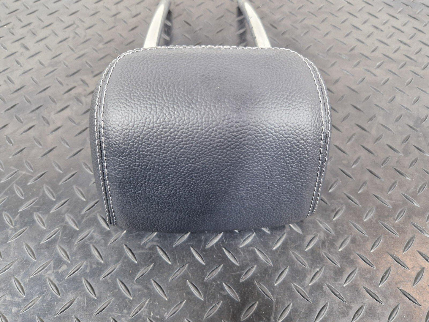 14-21 MERCEDES BENZ C200 W205  GENUINE REAR NS/OS SEAT BLACK LEATHER HEADREST