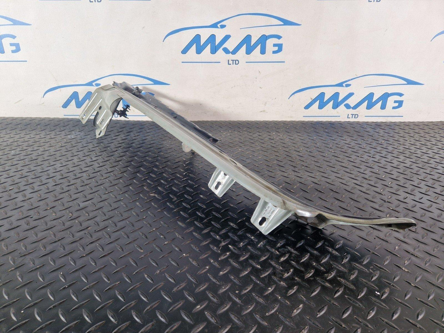 10-15 AUDI Q7 4L GENUINE FRONT LEFT N/S FENDER WING MOUNT BRACKET 4L0805157B
