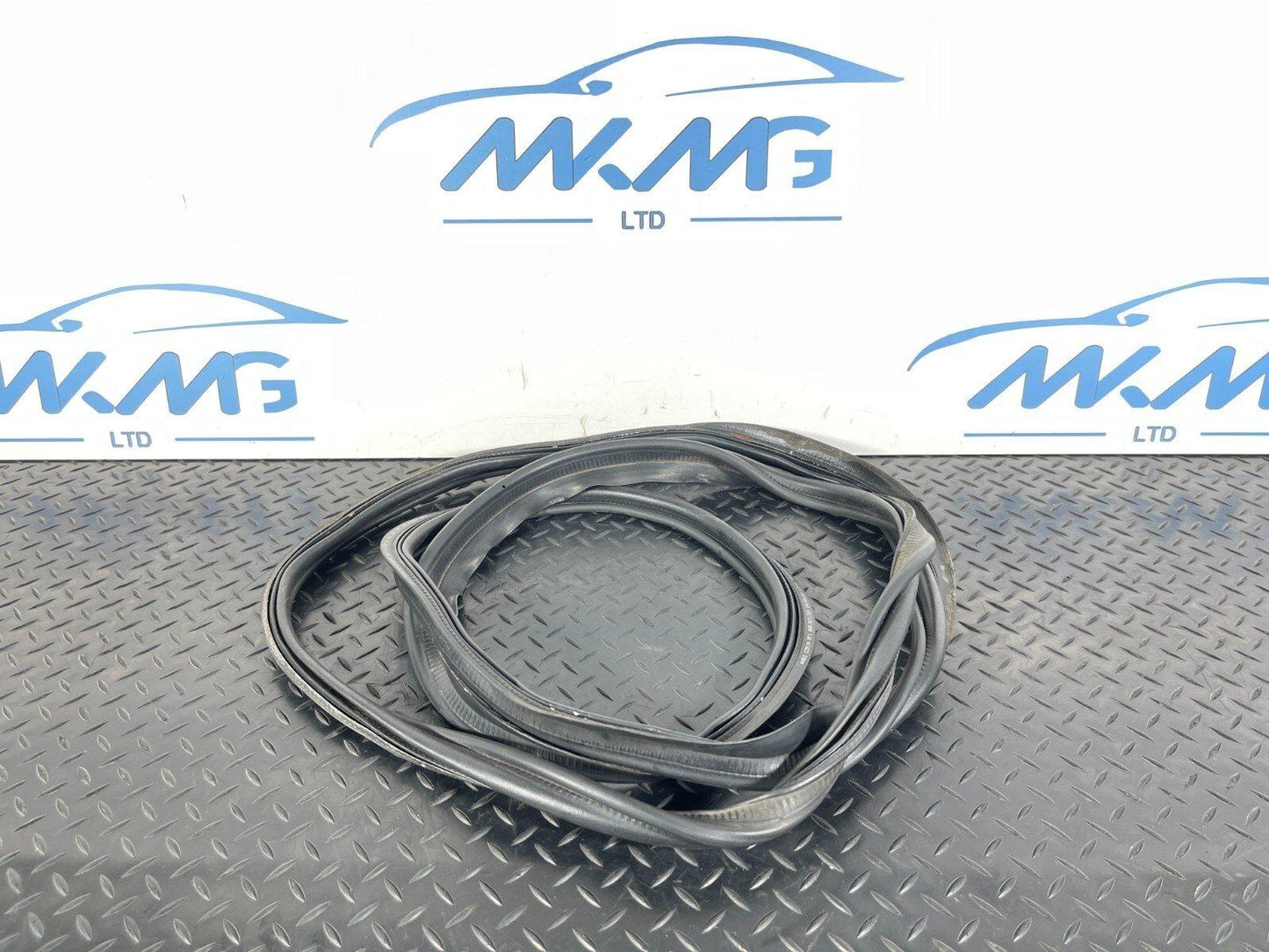 16-19 AUDI A4 B9 BOOT SEAL RUBBER SEAL 8W9827705