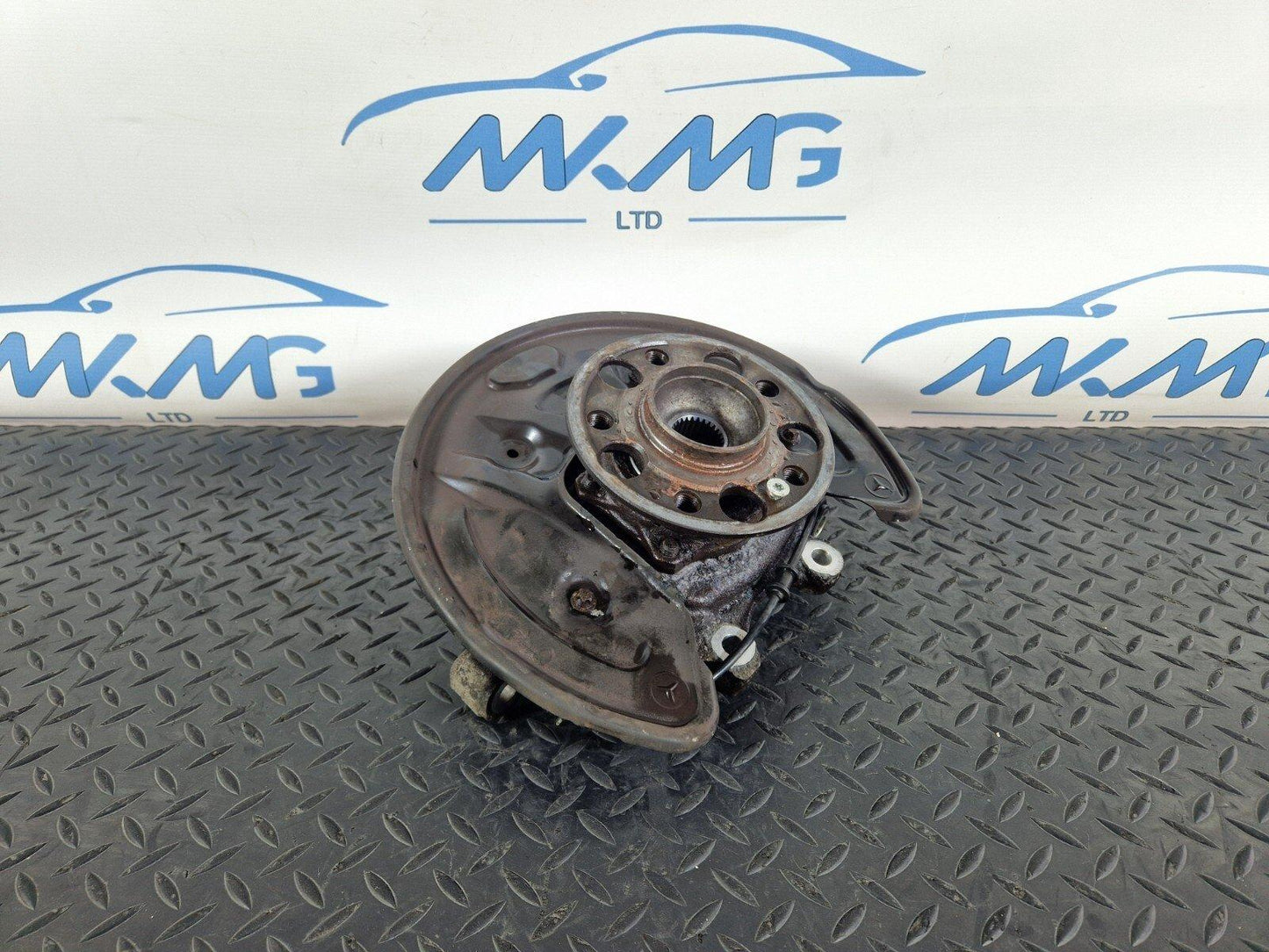 14-21 MERCEDES BENZ C300h W205 OEM REAR LEFT WHEEL HUB A2055467480