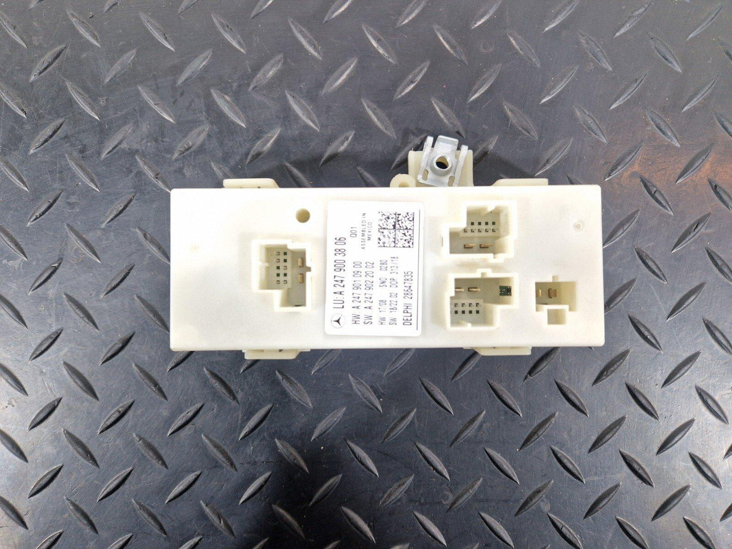 19-ON MERCEDES B CLASS W247 ELECTRIC TAILGATE CONTROL MODULE ECU A2479003806