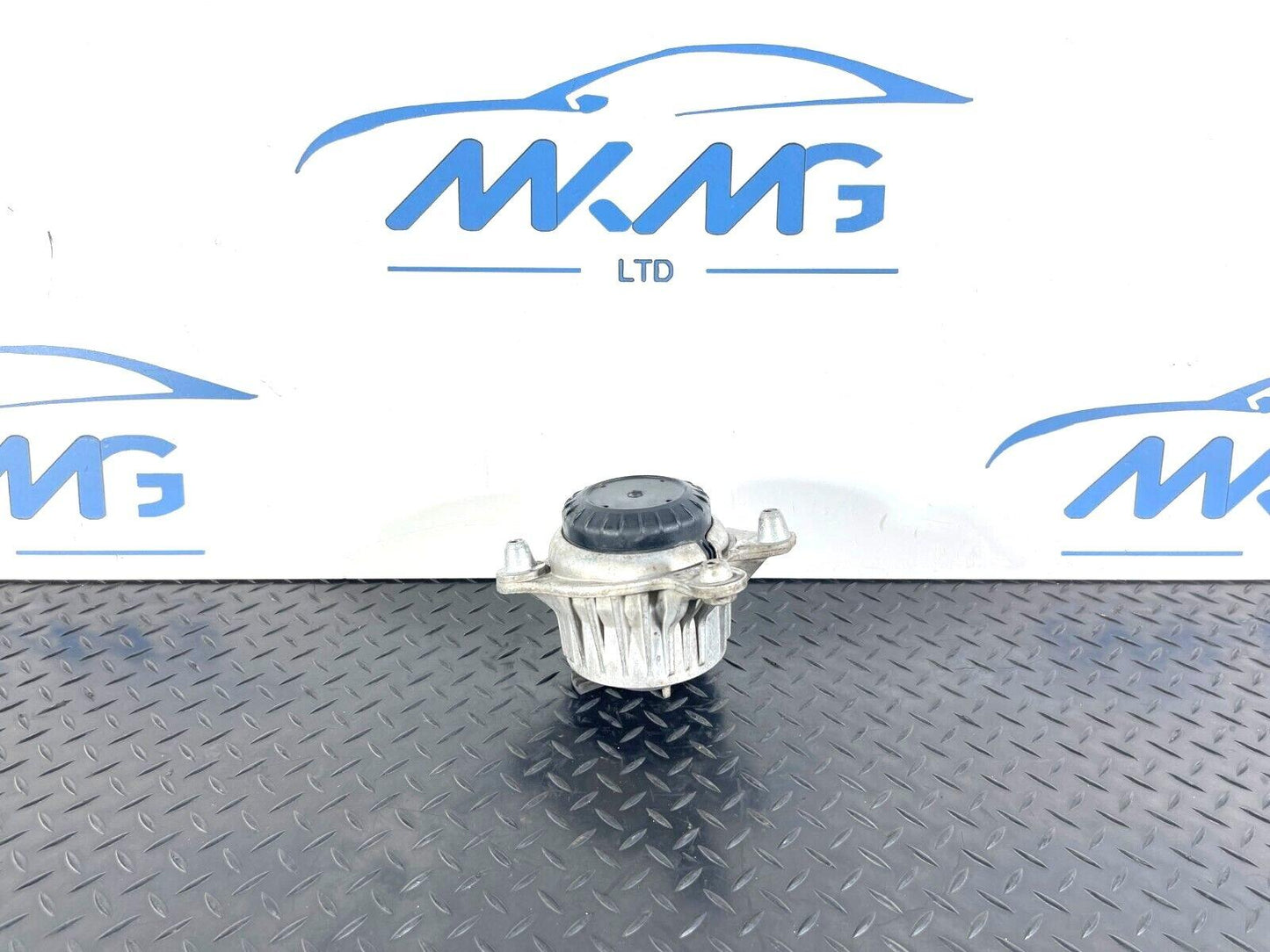 14-21 MERCEDES BENZ C350e W205 PETROL ENGINE SUPPORT MOUNT BRACKET A2052400200
