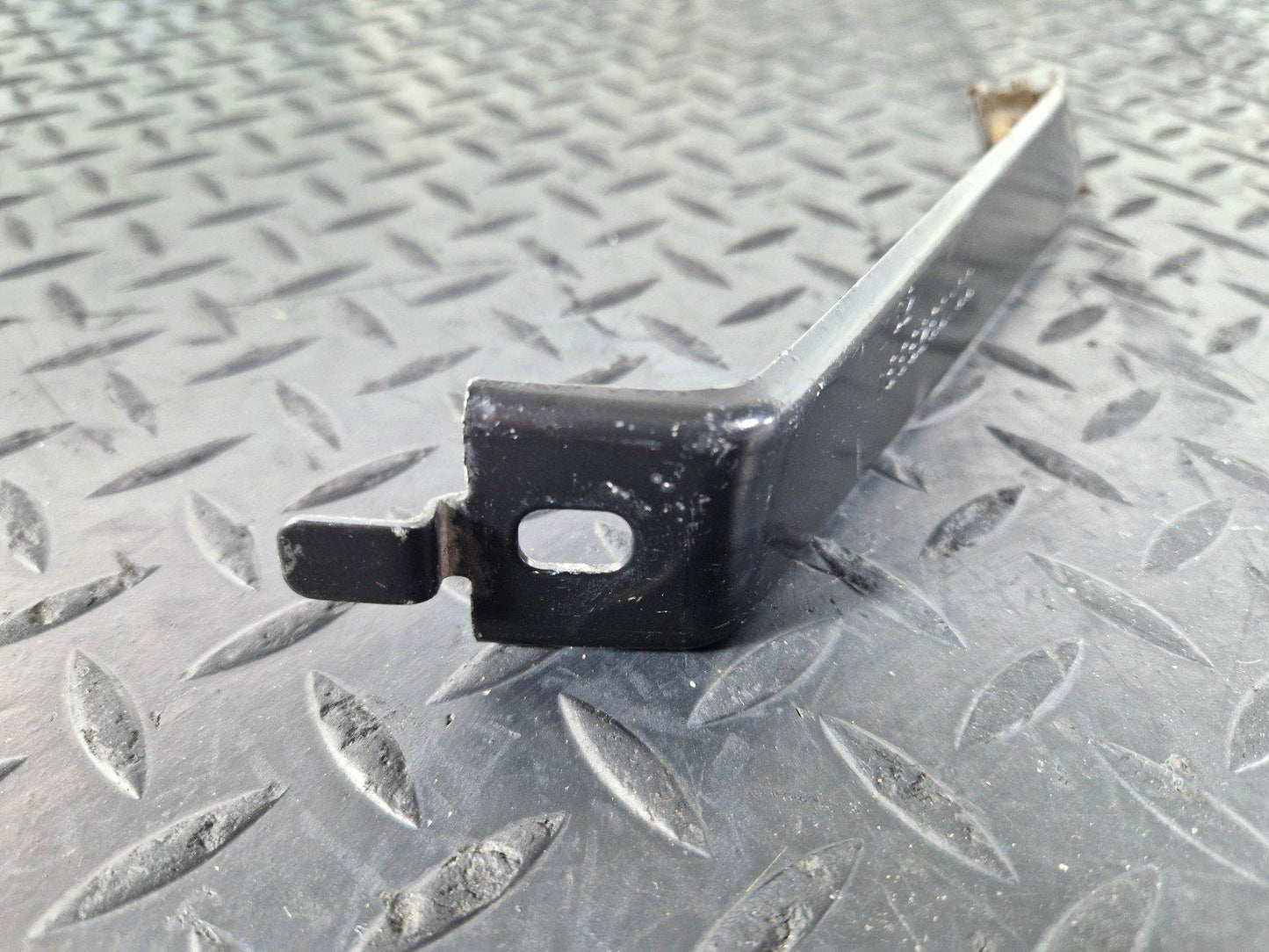 11-19 MERCEDES BENZ ML W166 OEM FRONT RADIATOR SUPPORT BRACKET LHS 1666260100
