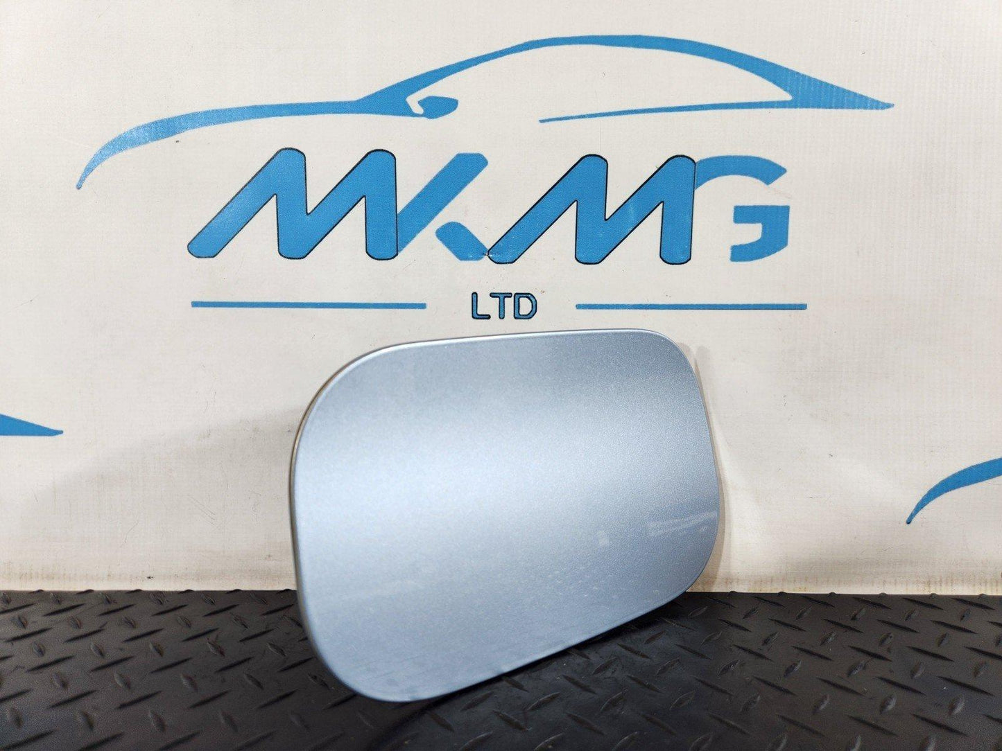 11-19 MERCEDES BENZ ML W166 FUEL TANK FILLER FLAP CAP COVER SILVER A1667570006