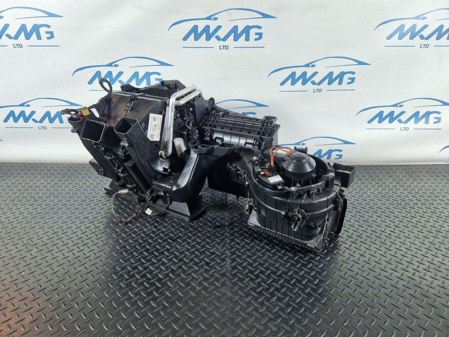 13-19 MERCEDES CLA C117 AIR CONDITIONING HEATER MATRIX HOUSING BOX A2468305601