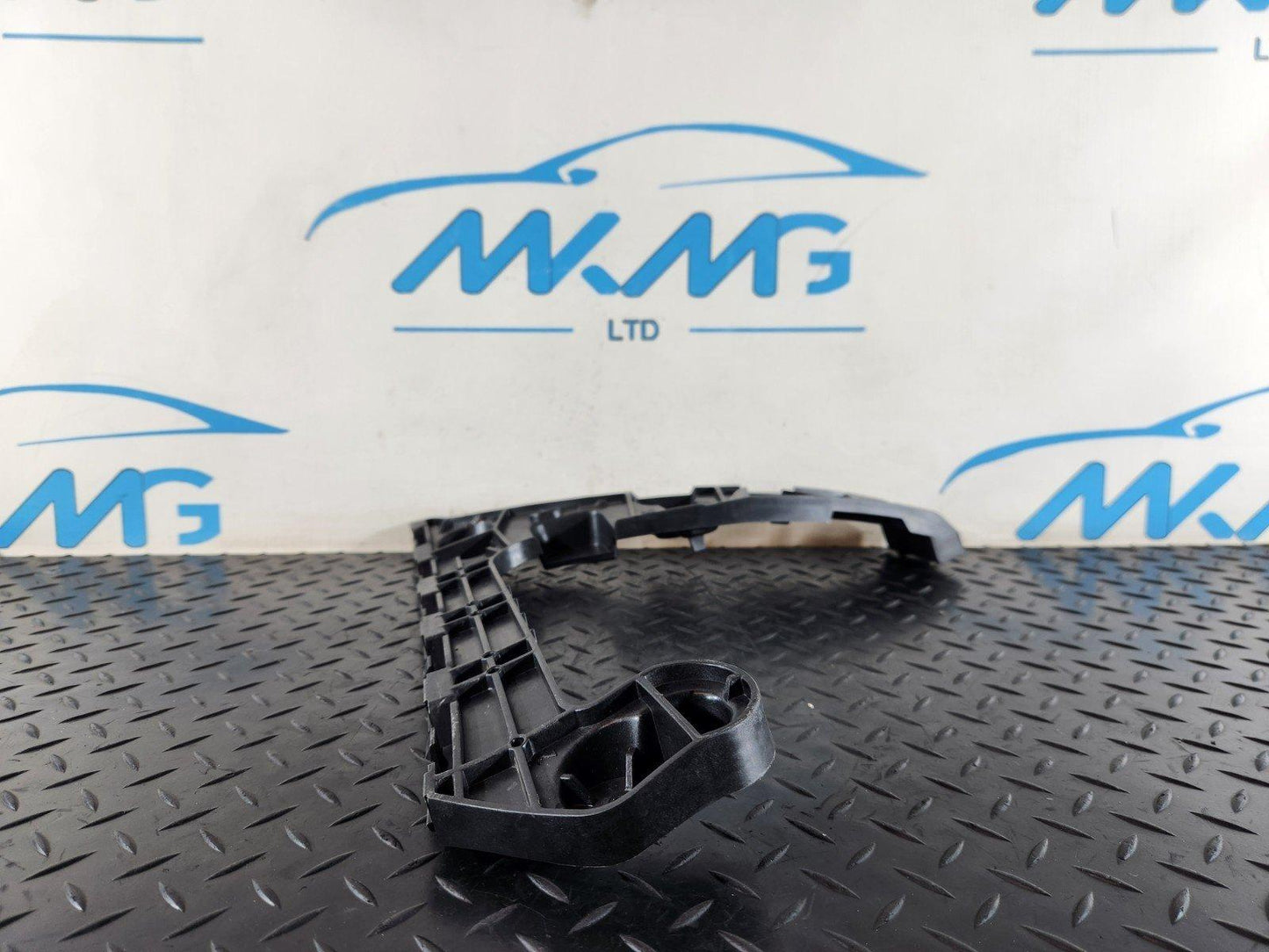 16-19 AUDI A4 B9 ESTATE BUMPER MOUNT BRACKET REAR RIGHT DRIVER SIDE 8W9807454