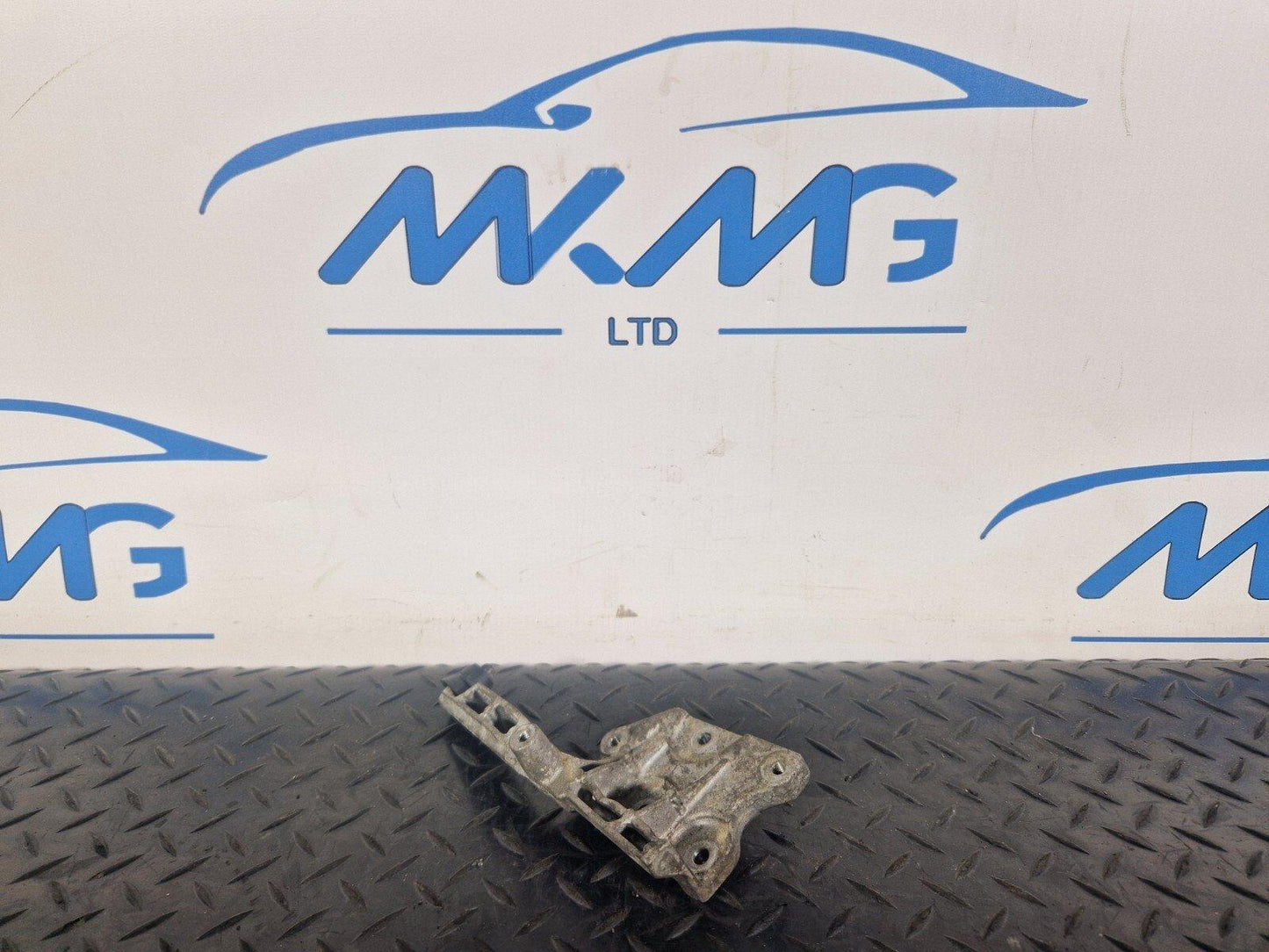 14-21 MERCEDES BENZ C300h W205 AIR FILTER HOUSING MOUNT BRACKET A6510940727