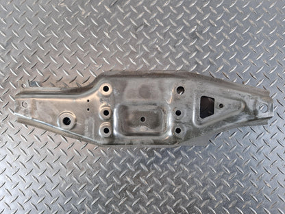 18-ON MERCEDES BENZ SPRINTER W907 FRONT BRACKET LEFT LOWER MOUNT A9076220700