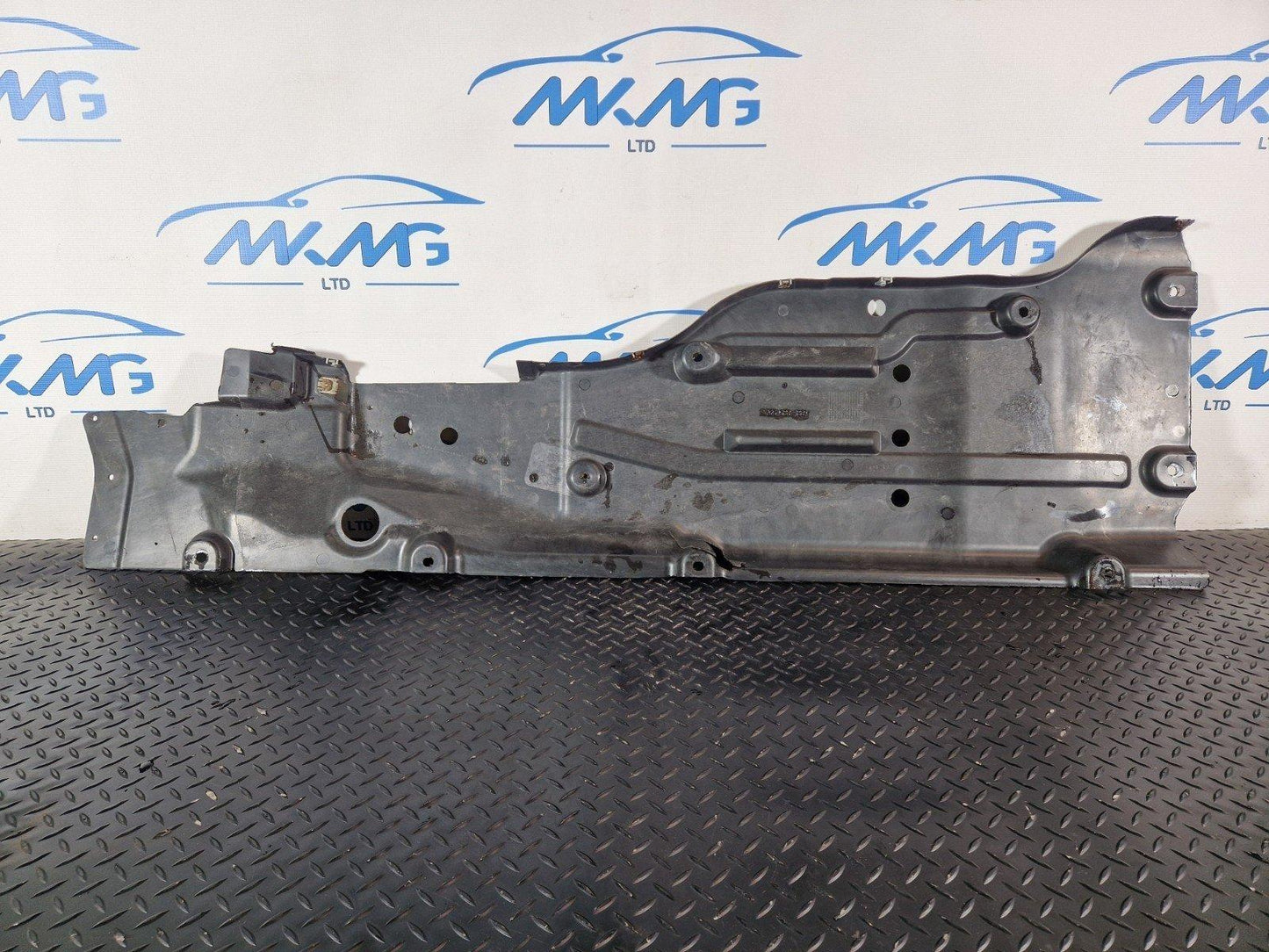 11-19 MERCEDES BENZ ML W166 LEFT SIDE UNDERBODY COVER A1666801801 DAMAGED