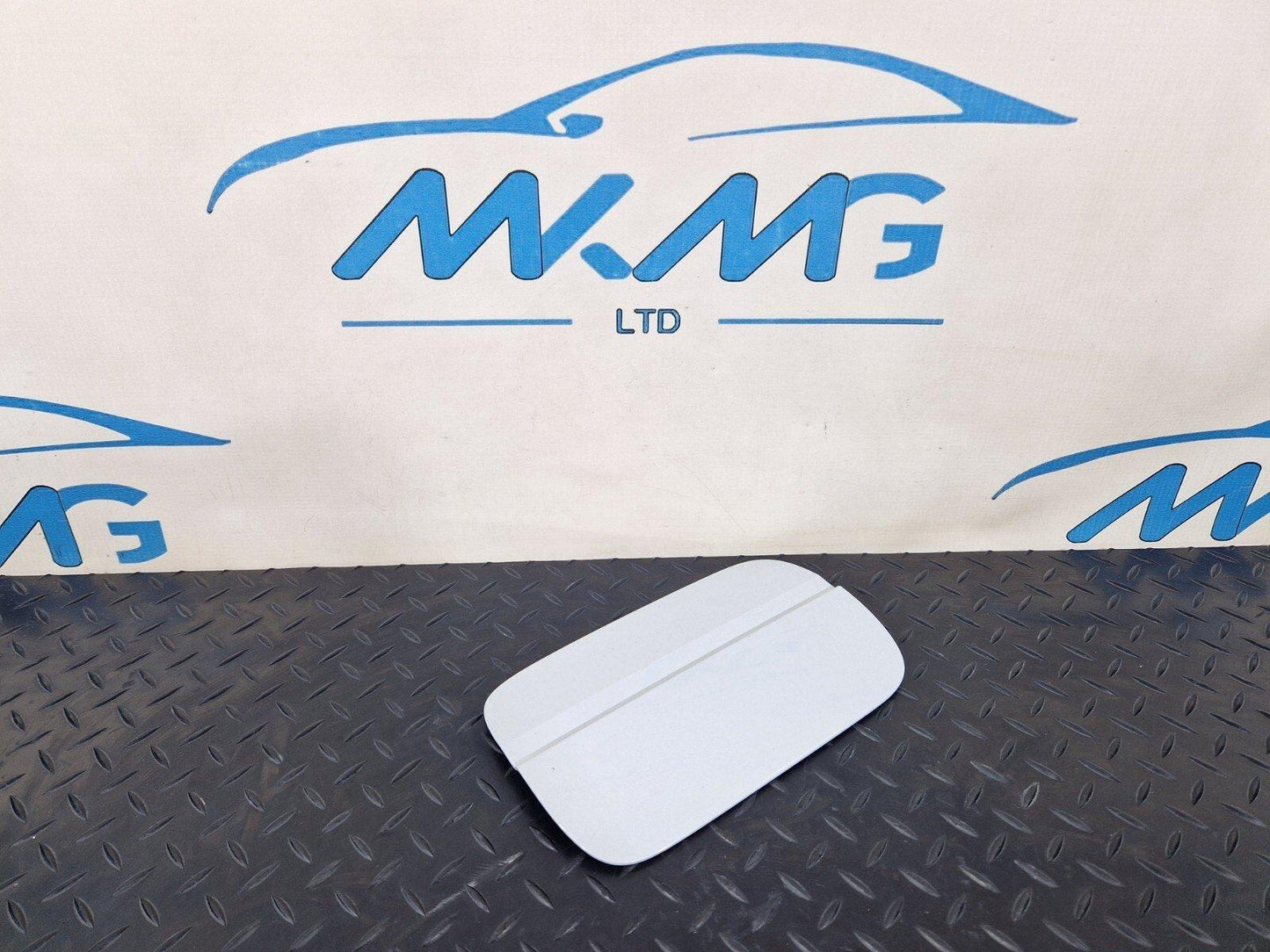 16-19 AUDI A4 B9 S-LINE GENUINE FUEL DOOR FLAP IN GLACIER WHITE 8W0809907 LS9R