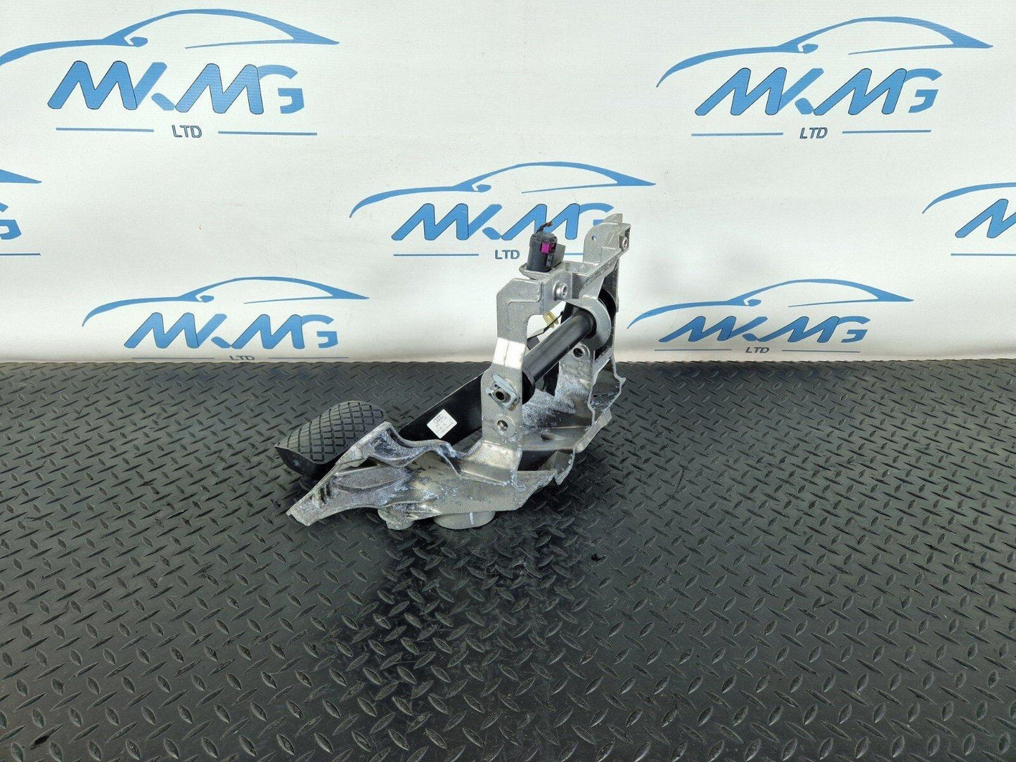 12-18 AUDI A6 C7 GENUINE BRAKE CLUTCH PEDAL ASSEMBLY 8K2721117