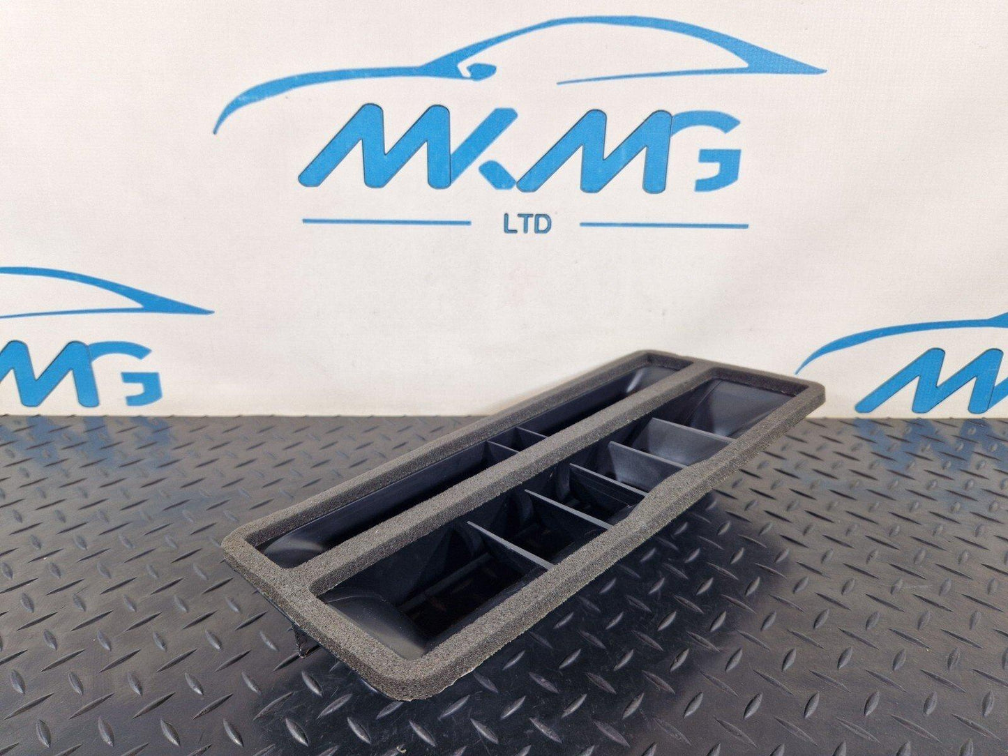 12-18 AUDI A6 C7 GENUINE OEM CENTRE DEFROST AIR DUCT GRILLE CHANNEL 4G2858431