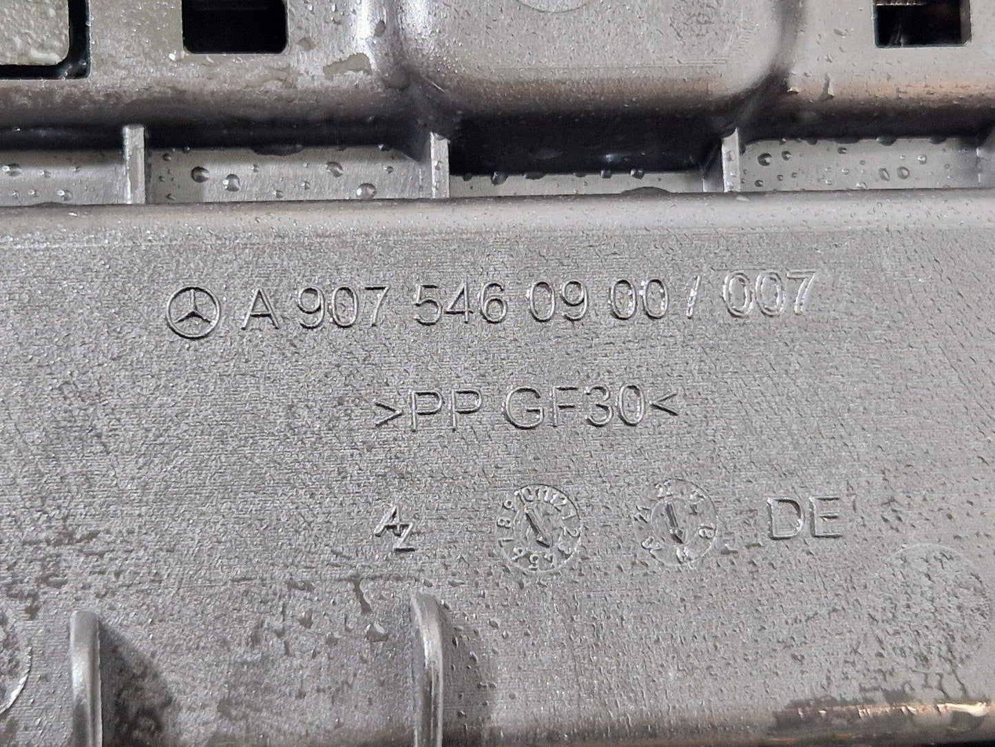 18-ON MERCEDES BENZ SPRINTER W907 2.2 CDI OEM STORAGE COMPARTMENT A9075460900