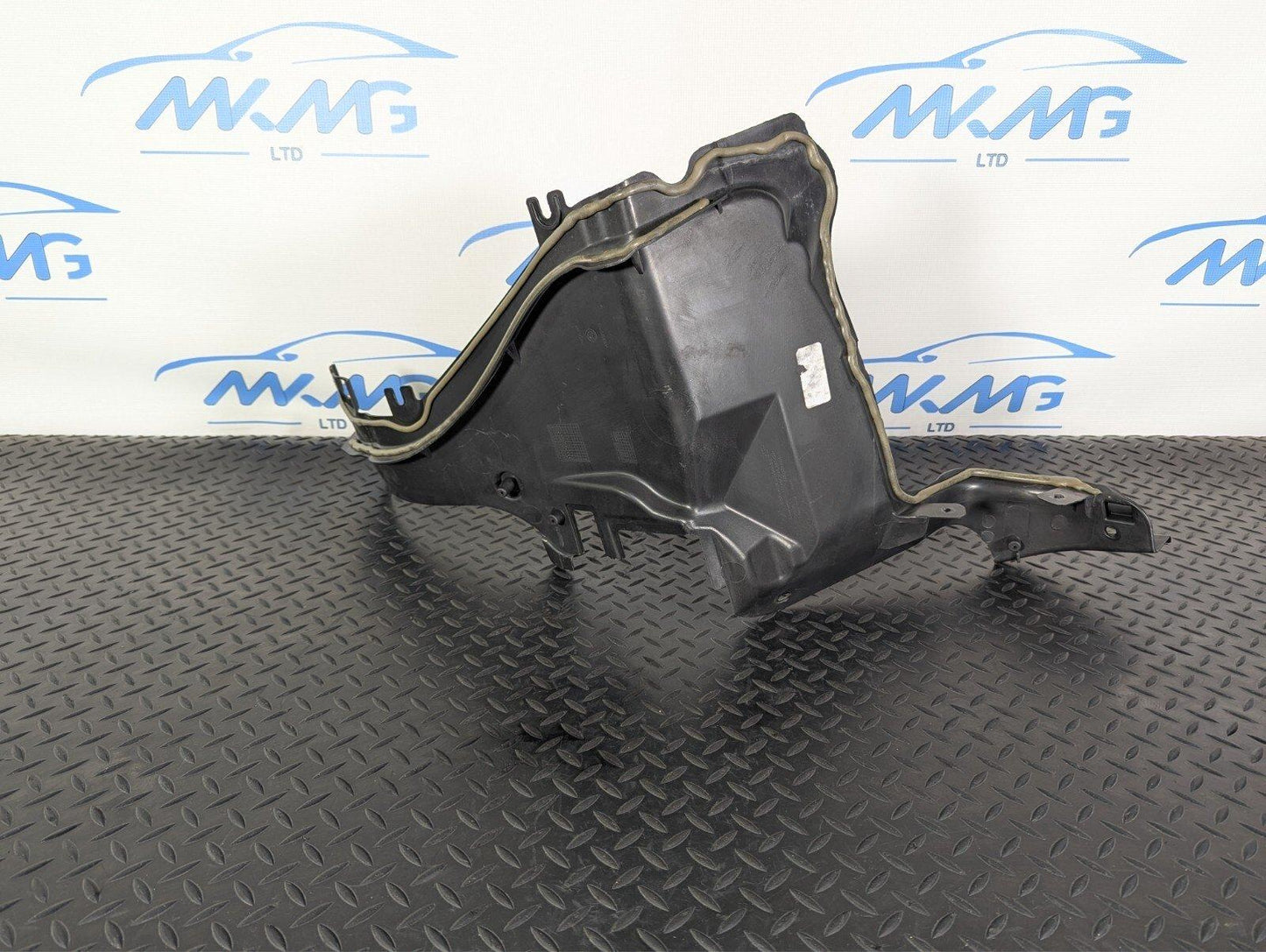 11-19 MERCEDES BENZ ML W166 GENUINE LOWER LEFT N/S PARTITION PANEL A1666201178