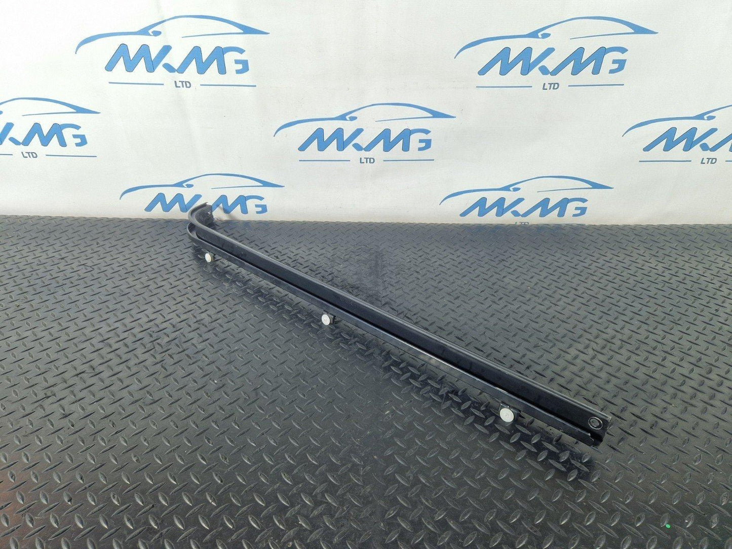 14-23 MERCEDES VITO W447 SLIDING DOOR RIGHT RUNNER GUIDE MOUNT A4477660337