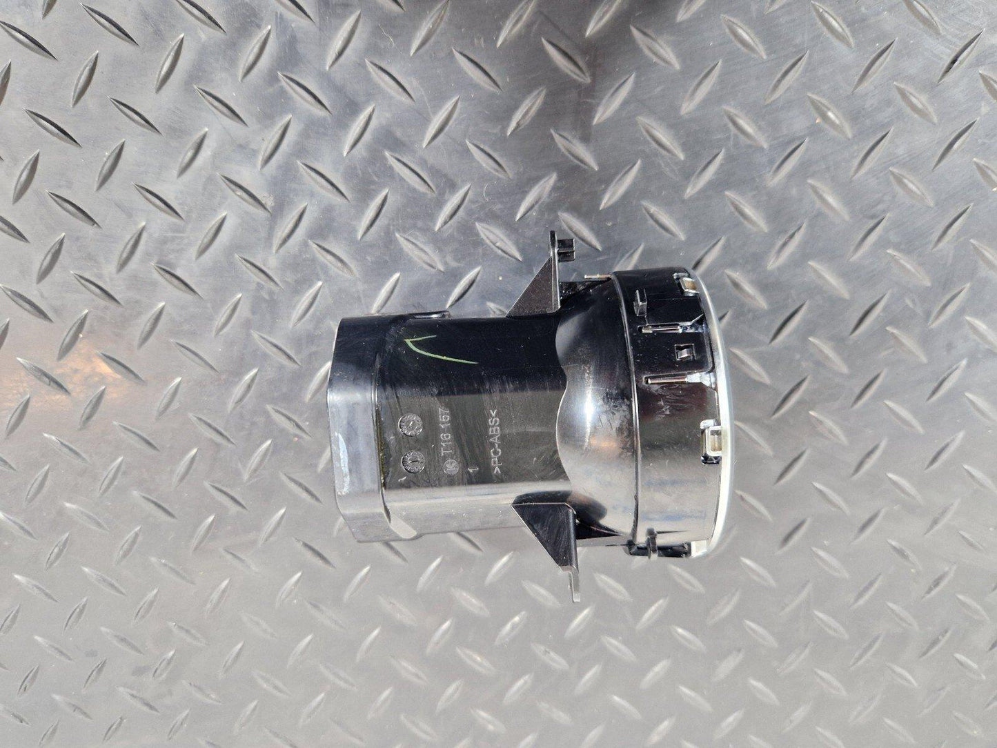 19-ON MERCEDES BENZ B CLASS W247 DASHBOARD CENTER AIR VENT A1778309100
